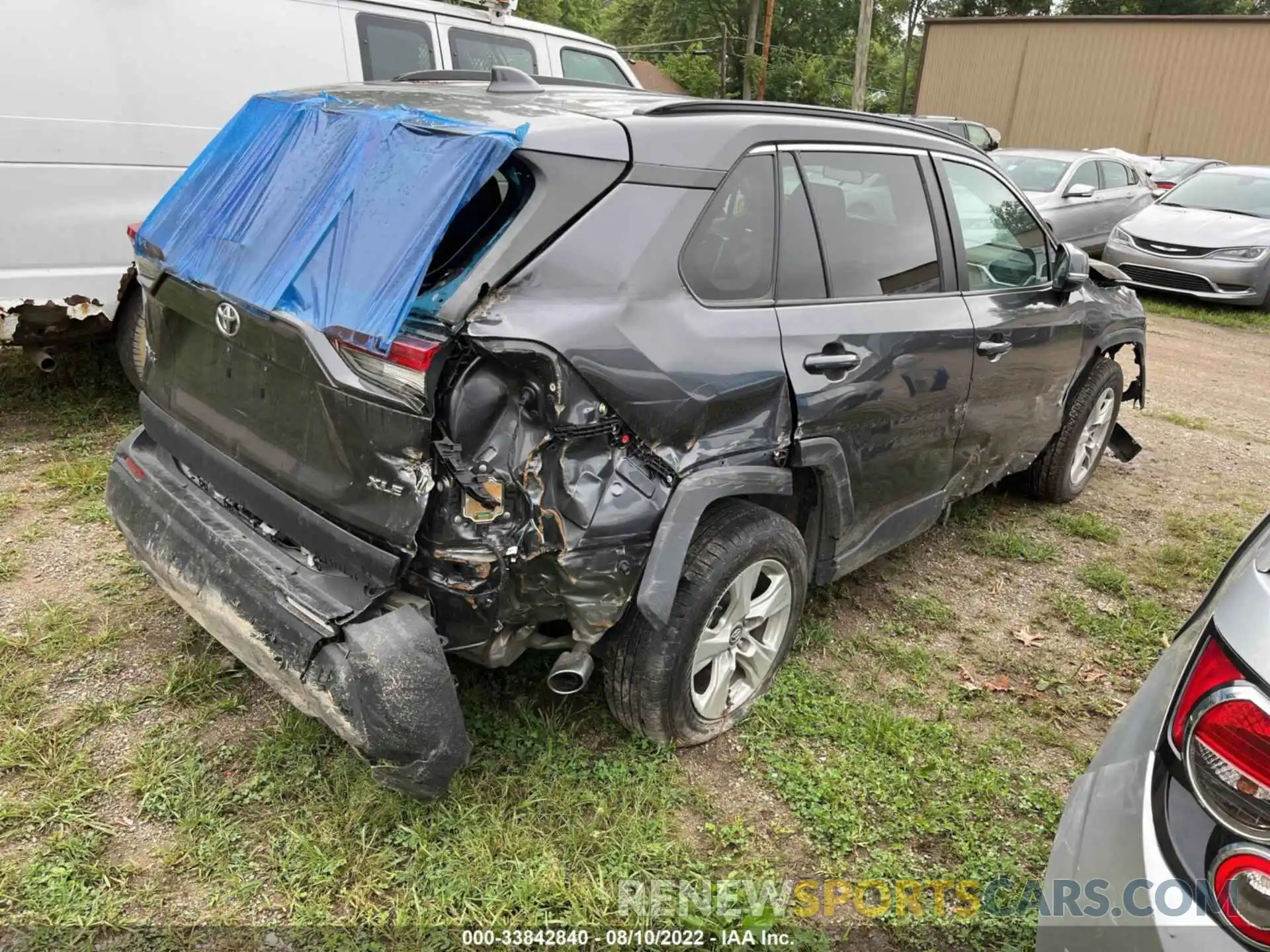 4 Photograph of a damaged car 2T3W1RFV1KW028869 TOYOTA RAV4 2019