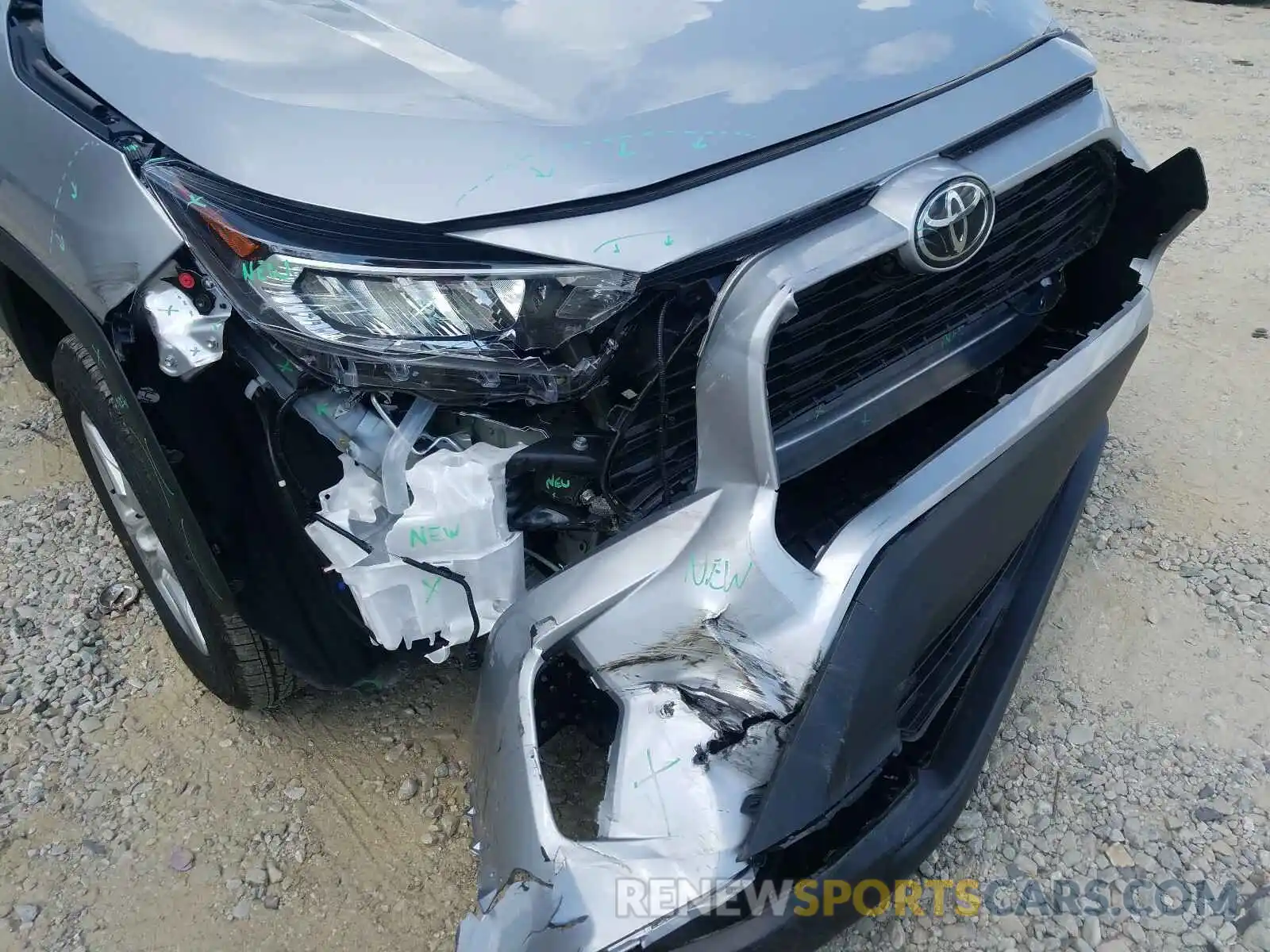 9 Photograph of a damaged car 2T3W1RFV1KW046613 TOYOTA RAV4 2019