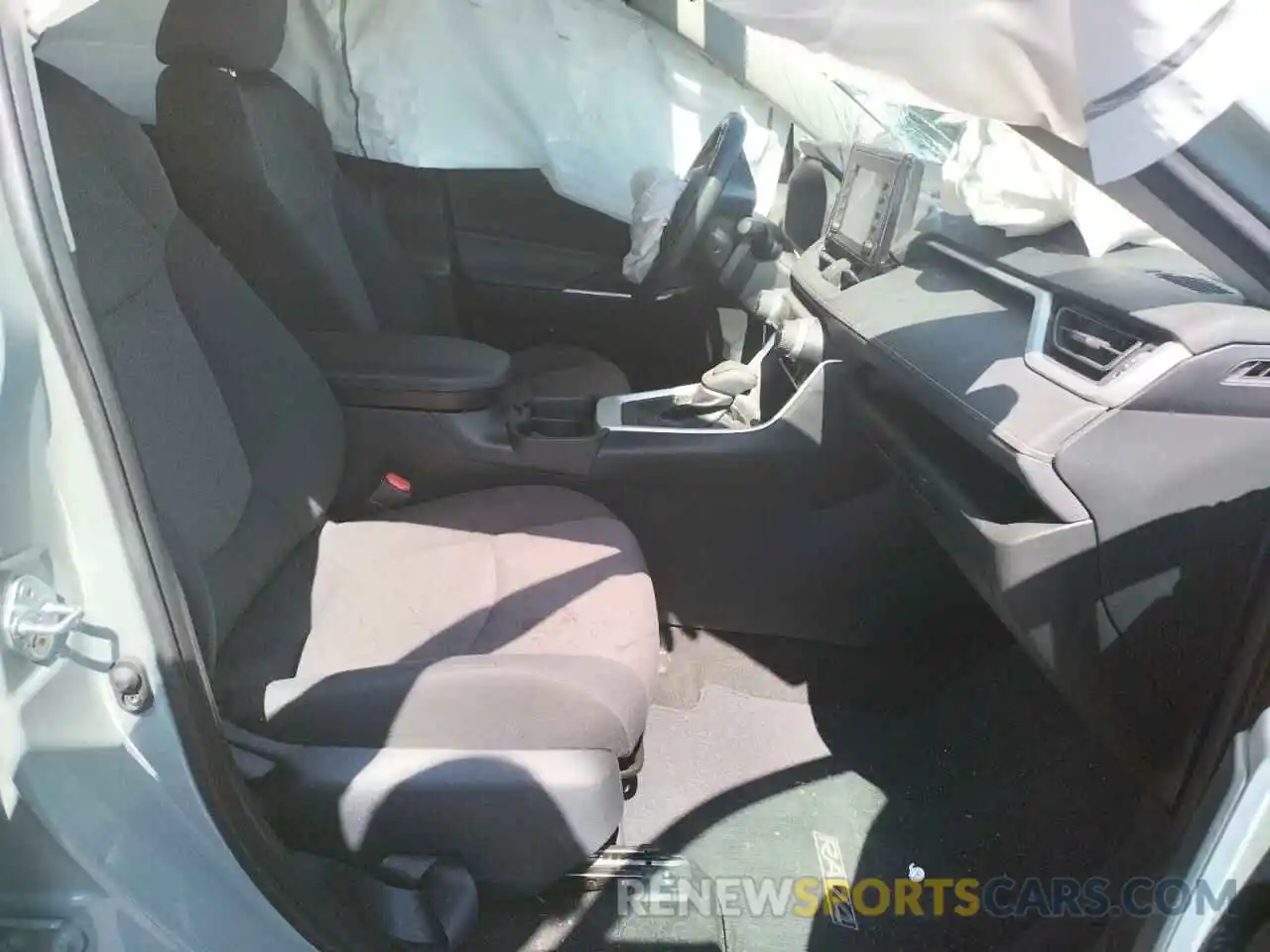 5 Photograph of a damaged car 2T3W1RFV1KW047065 TOYOTA RAV4 2019