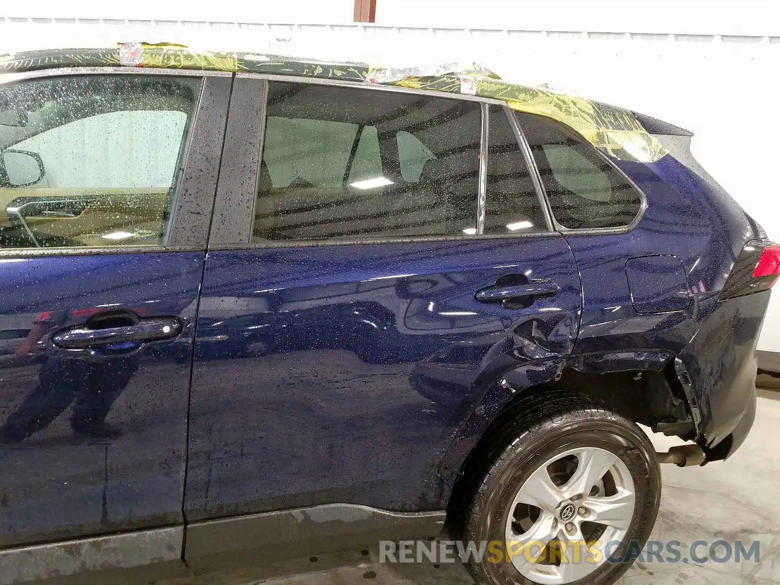 9 Photograph of a damaged car 2T3W1RFV1KW049639 TOYOTA RAV4 2019