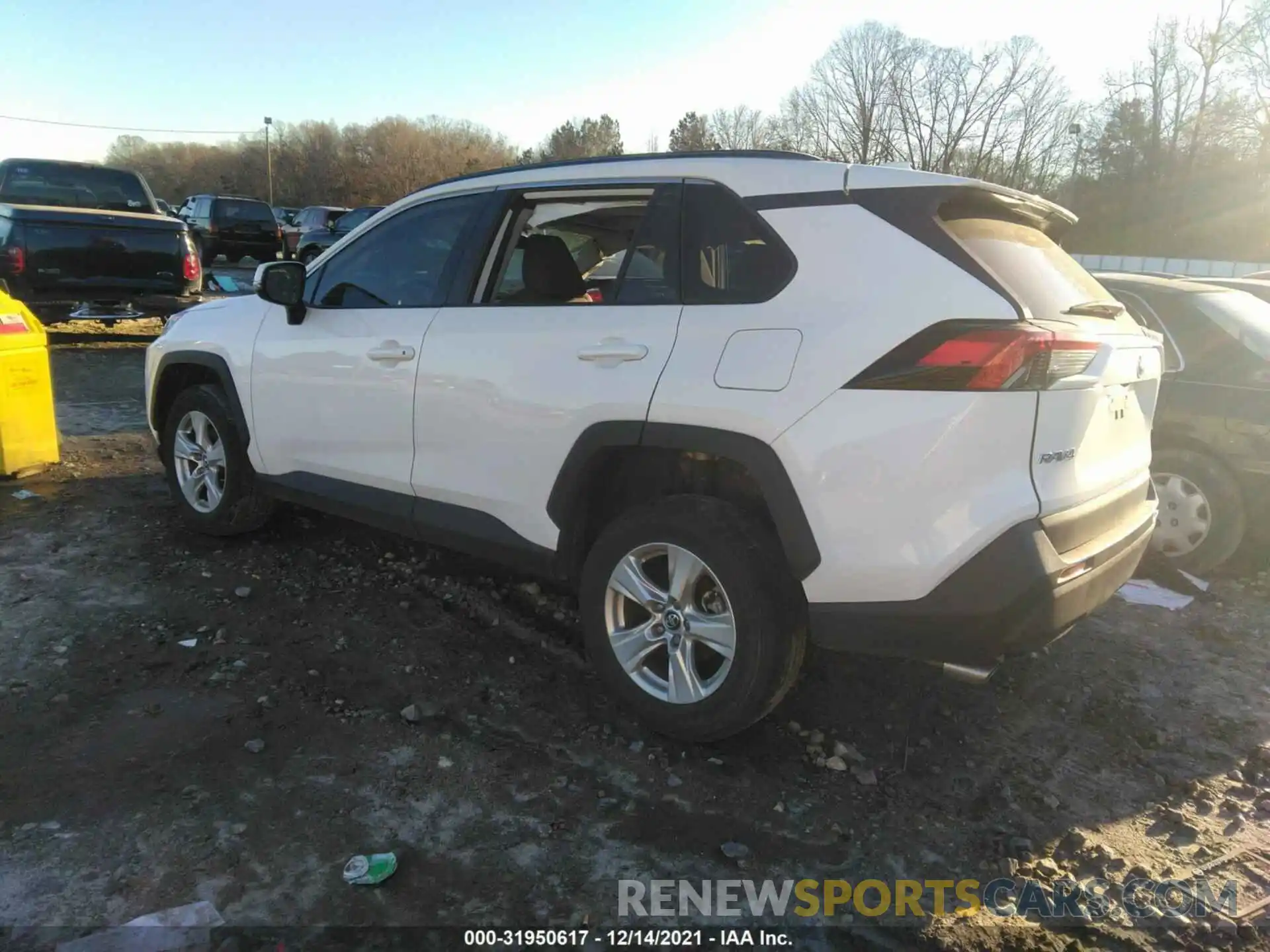 3 Photograph of a damaged car 2T3W1RFV1KW051388 TOYOTA RAV4 2019