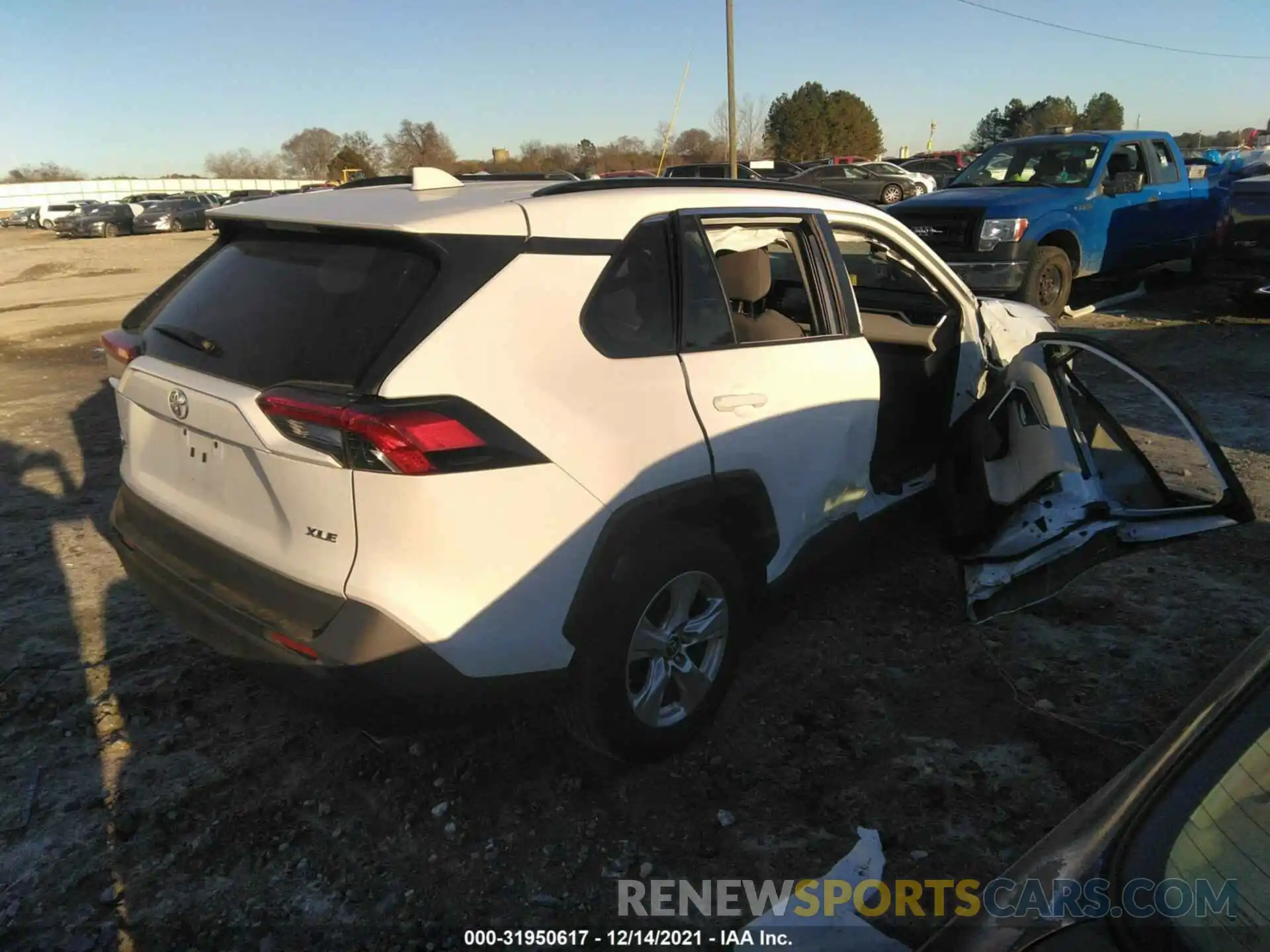 4 Photograph of a damaged car 2T3W1RFV1KW051388 TOYOTA RAV4 2019