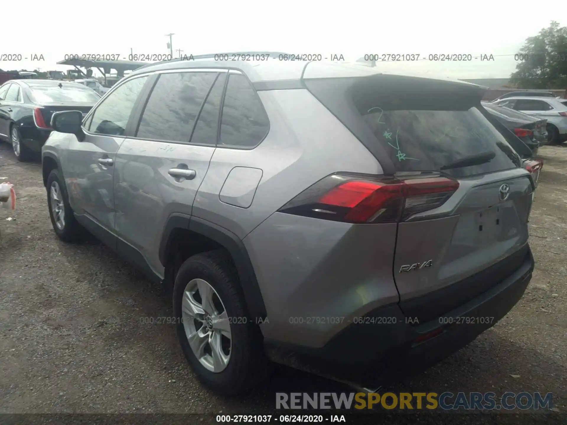 3 Photograph of a damaged car 2T3W1RFV2KC006168 TOYOTA RAV4 2019