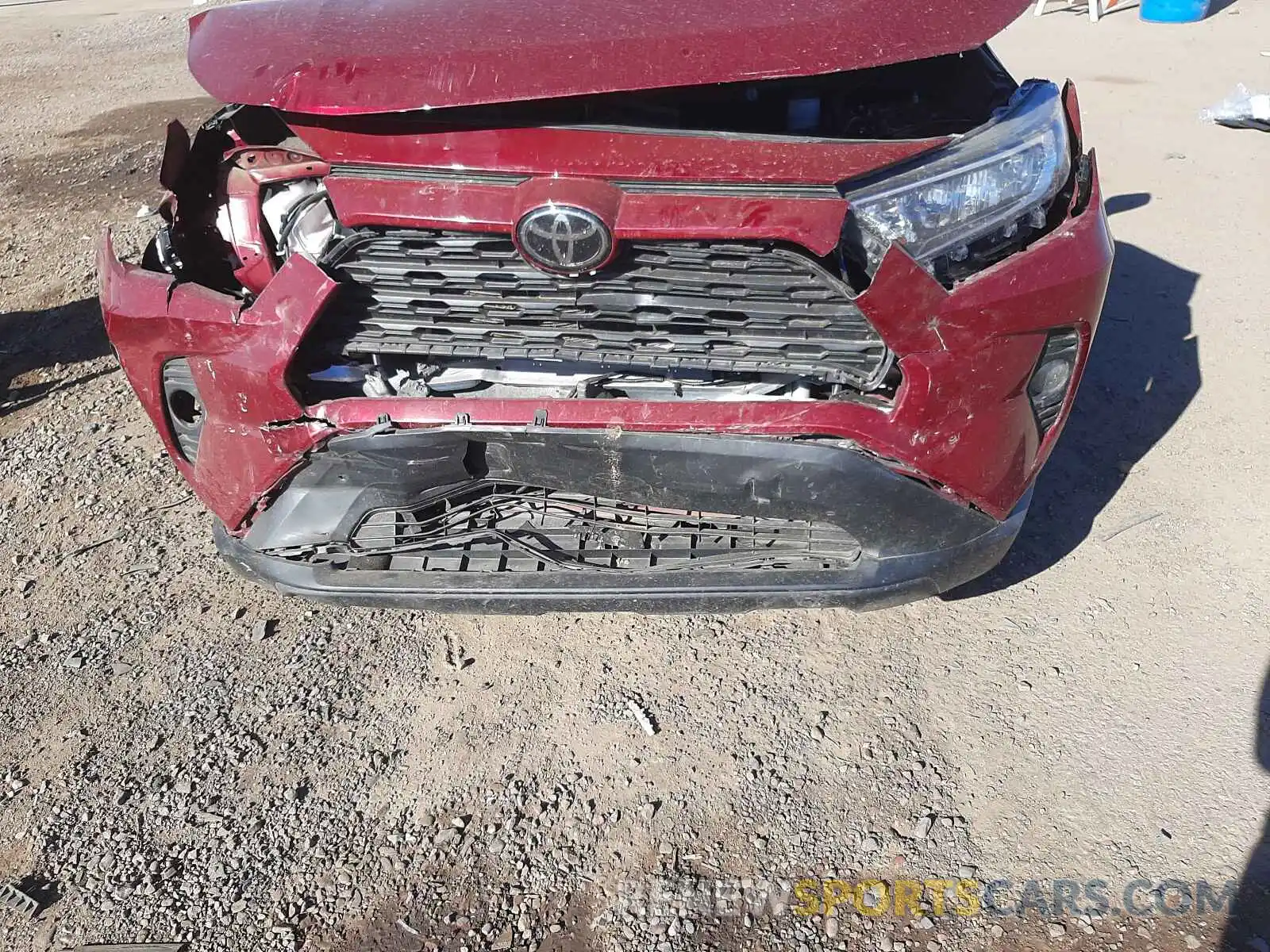 9 Photograph of a damaged car 2T3W1RFV2KC028980 TOYOTA RAV4 2019