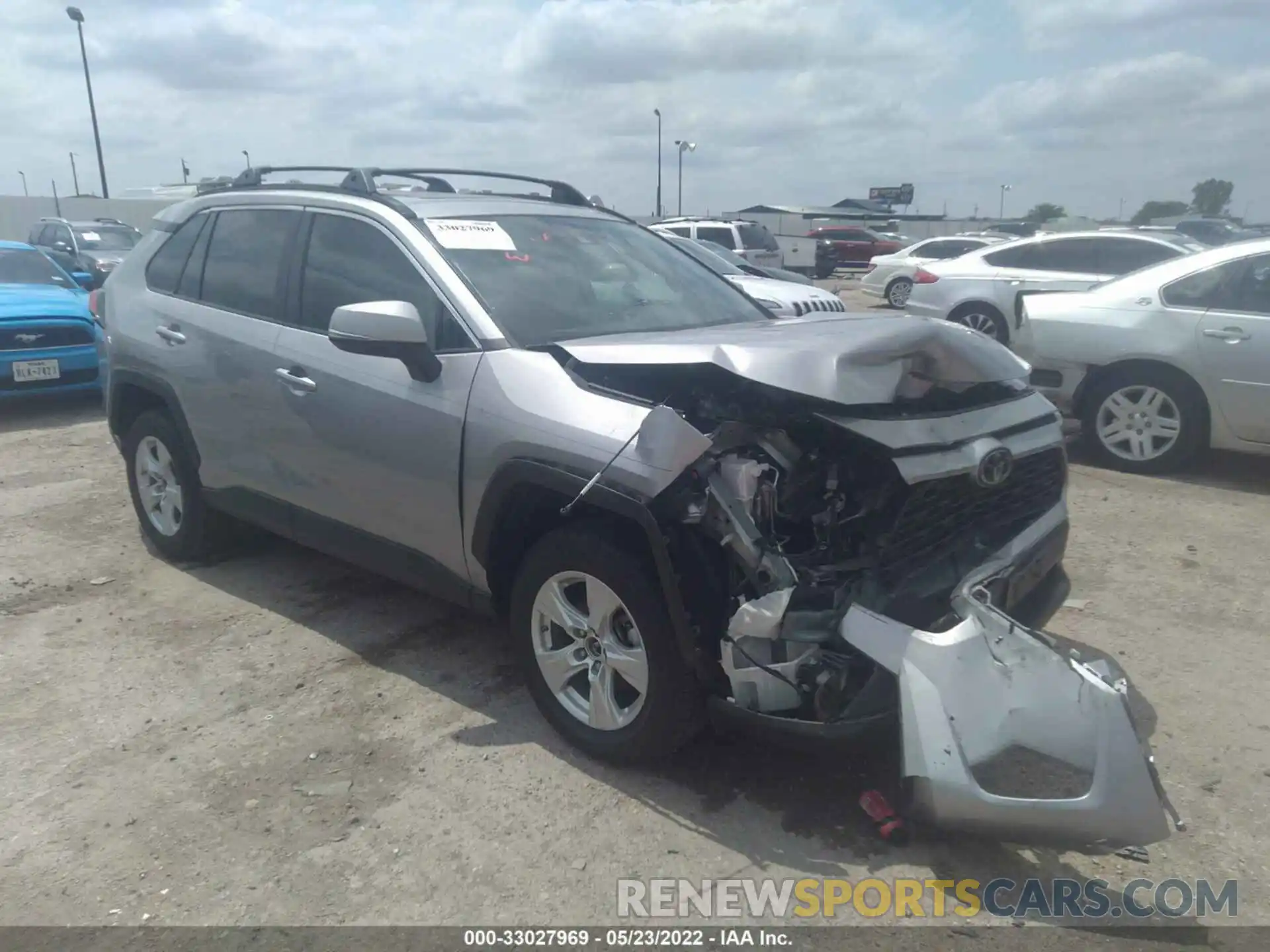 1 Photograph of a damaged car 2T3W1RFV2KC029577 TOYOTA RAV4 2019