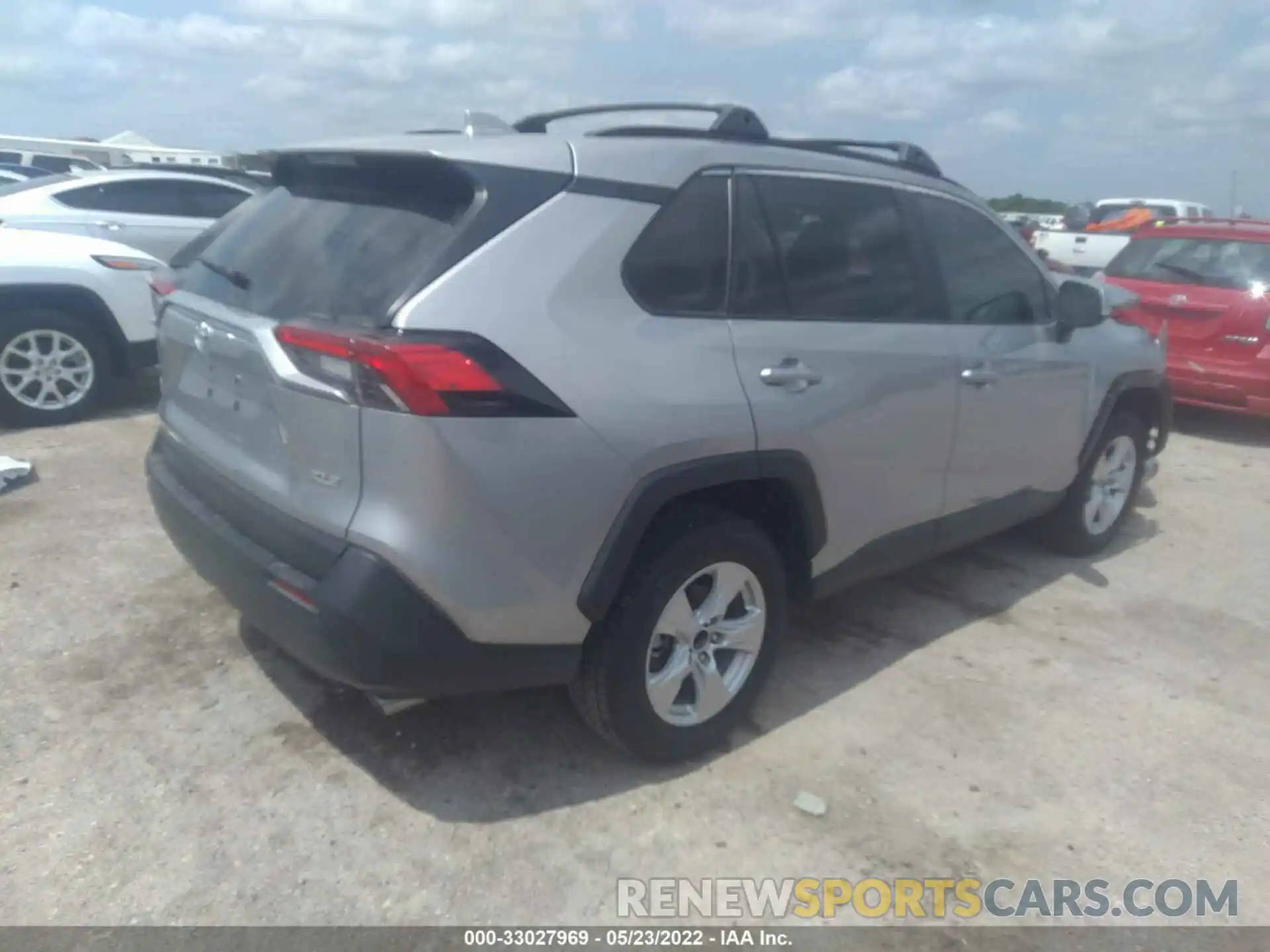 4 Photograph of a damaged car 2T3W1RFV2KC029577 TOYOTA RAV4 2019