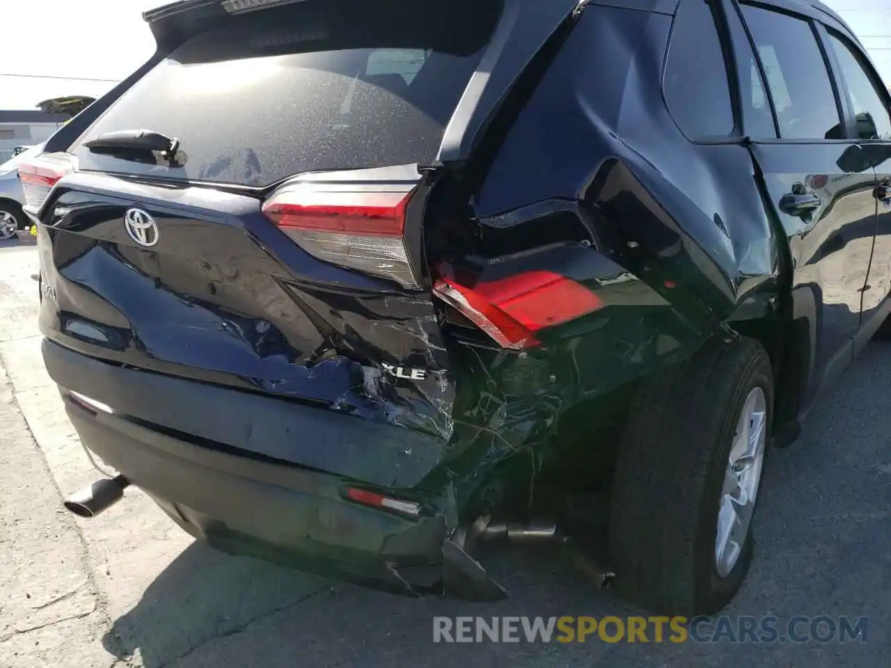 9 Photograph of a damaged car 2T3W1RFV2KW003771 TOYOTA RAV4 2019