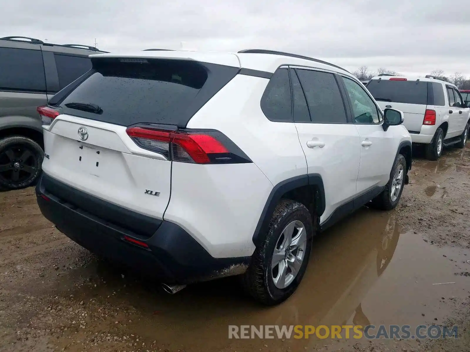 4 Photograph of a damaged car 2T3W1RFV2KW004113 TOYOTA RAV4 2019