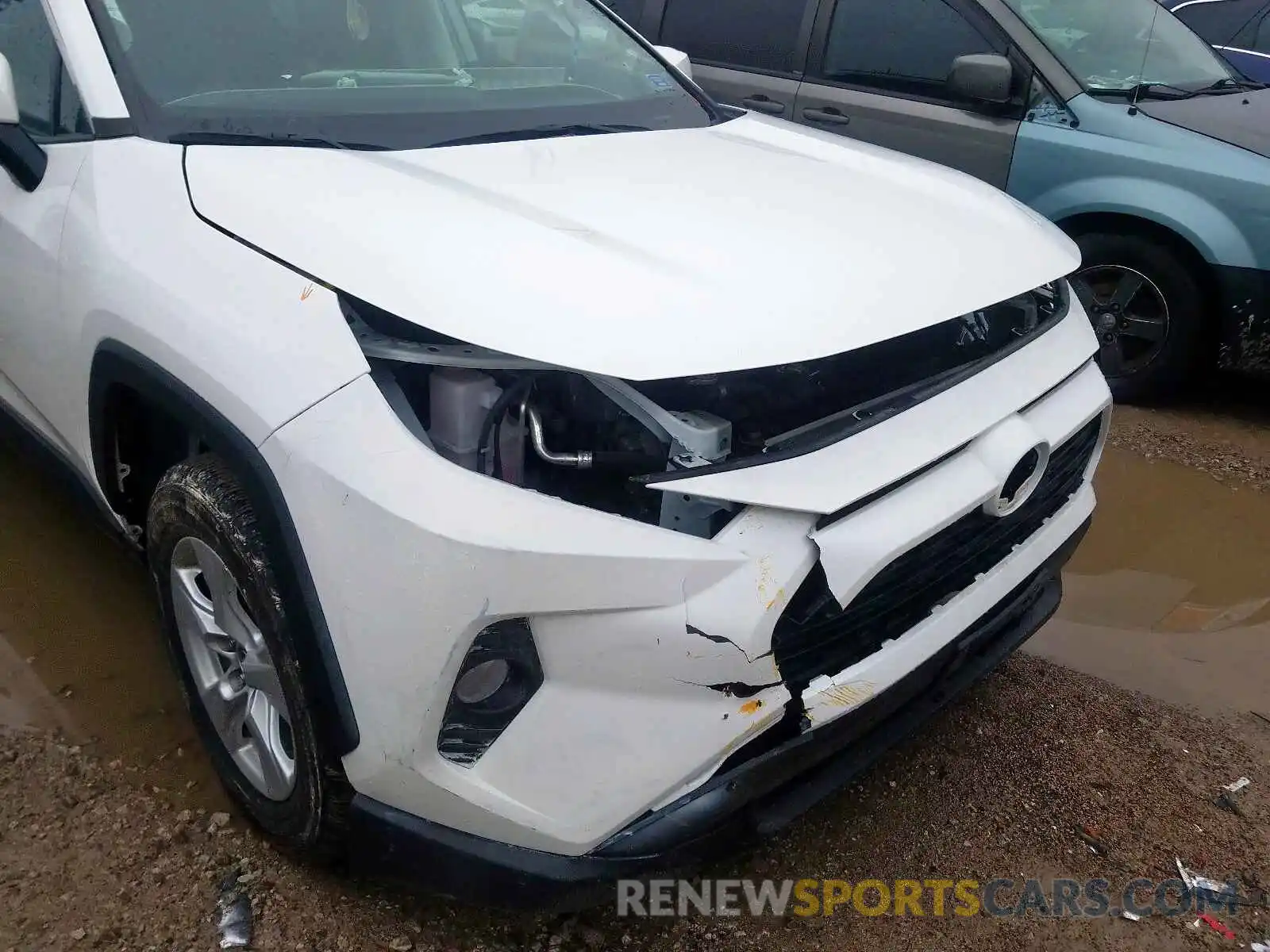 9 Photograph of a damaged car 2T3W1RFV2KW004113 TOYOTA RAV4 2019