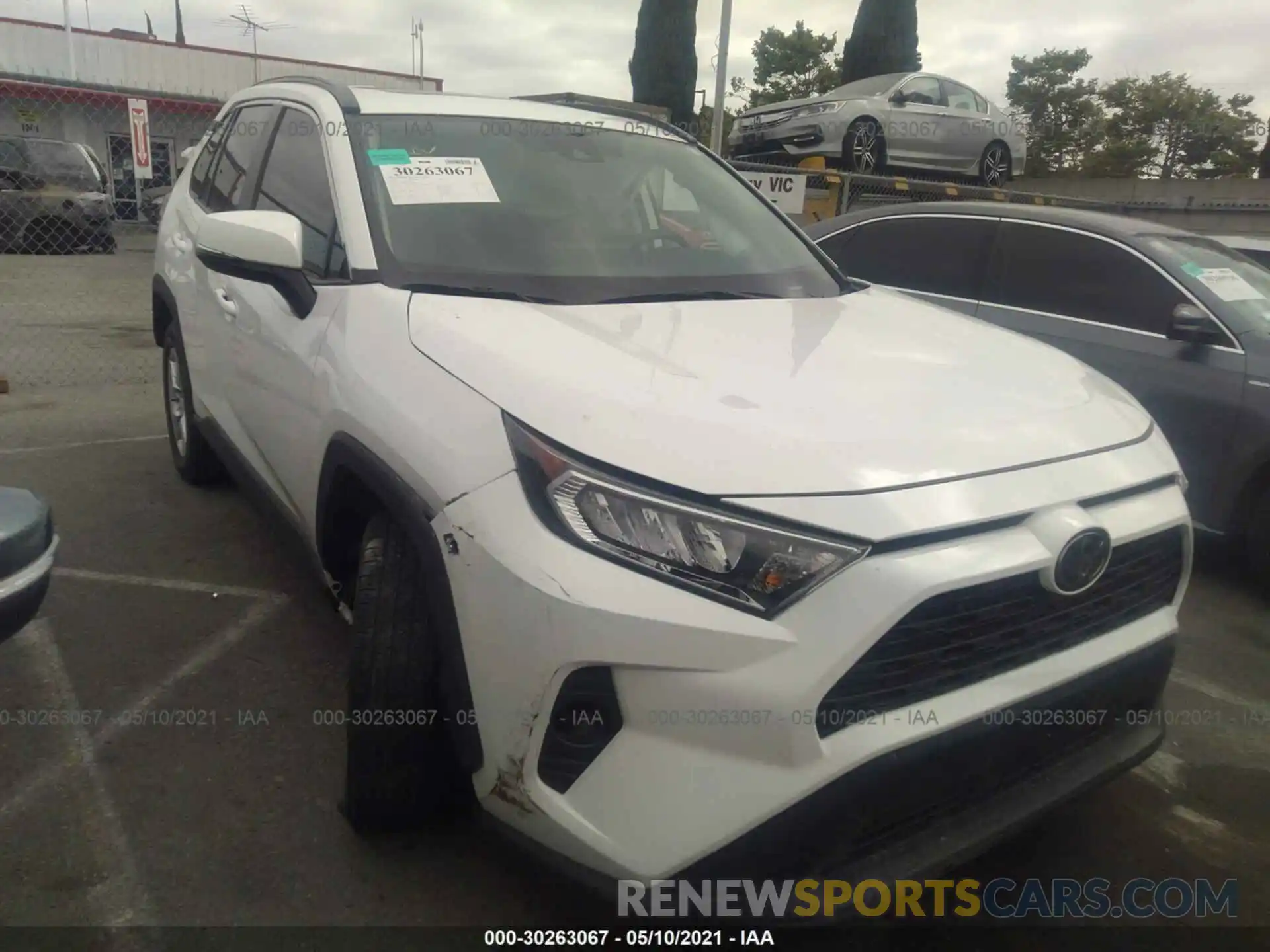 1 Photograph of a damaged car 2T3W1RFV2KW015337 TOYOTA RAV4 2019