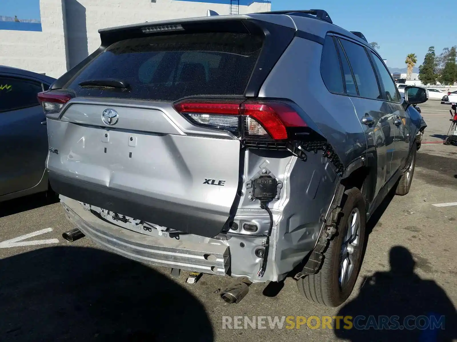 4 Photograph of a damaged car 2T3W1RFV2KW027844 TOYOTA RAV4 2019