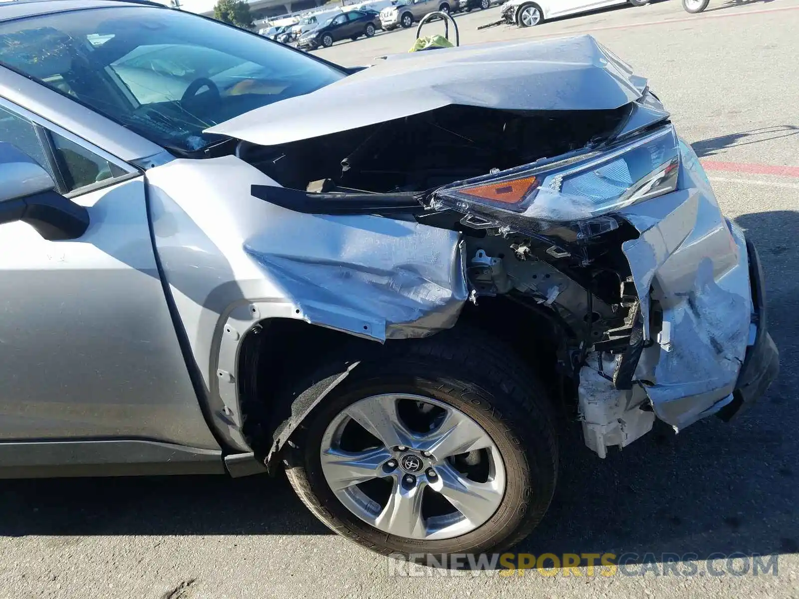 9 Photograph of a damaged car 2T3W1RFV2KW027844 TOYOTA RAV4 2019