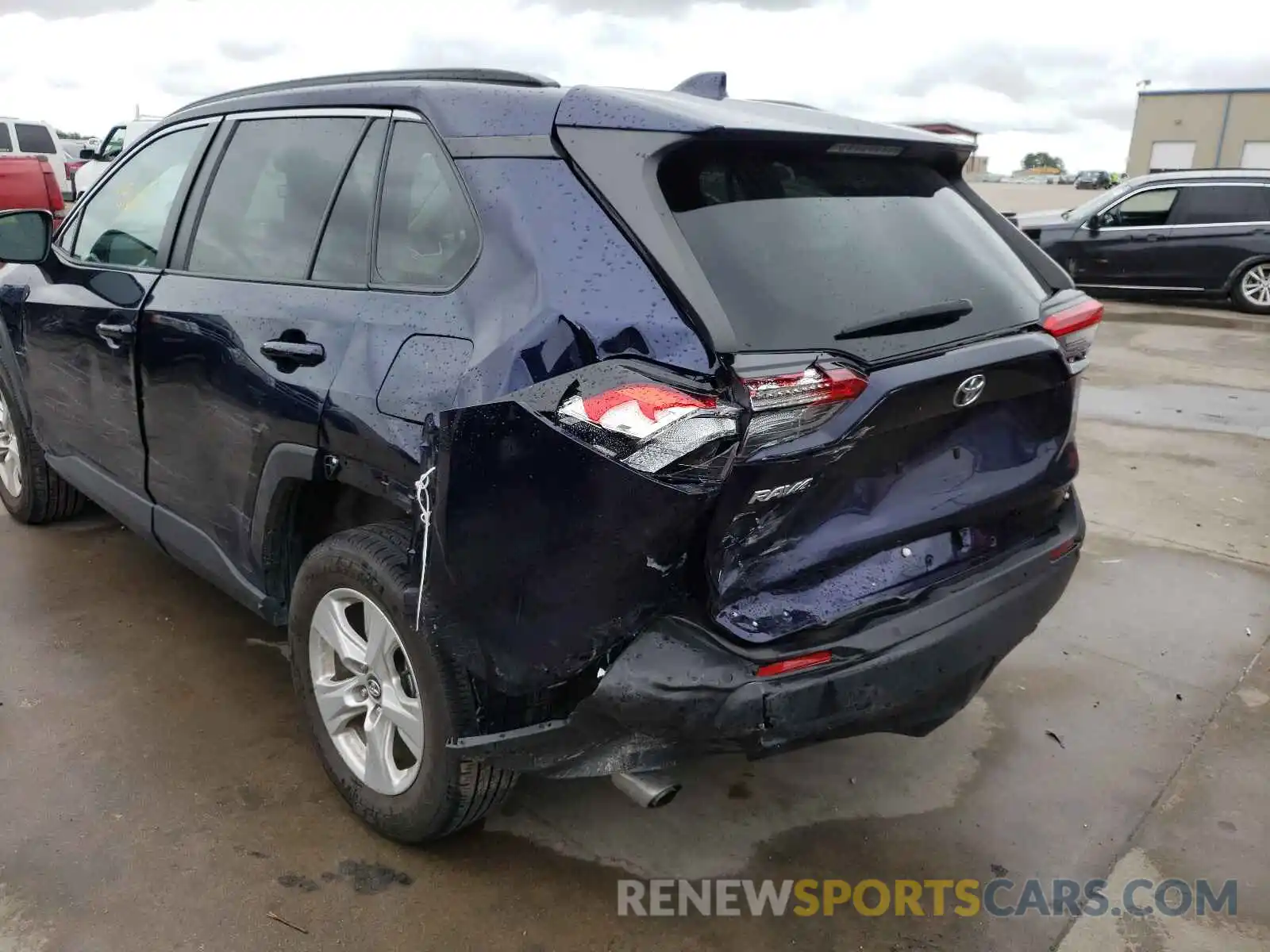 9 Photograph of a damaged car 2T3W1RFV2KW034261 TOYOTA RAV4 2019