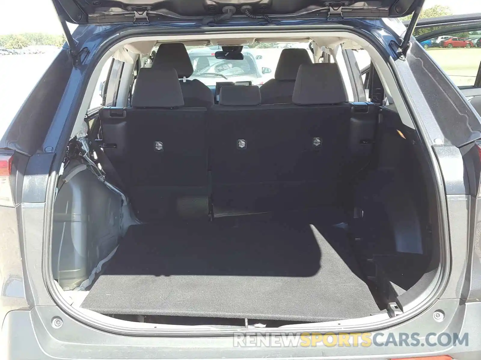 9 Photograph of a damaged car 2T3W1RFV2KW034602 TOYOTA RAV4 2019