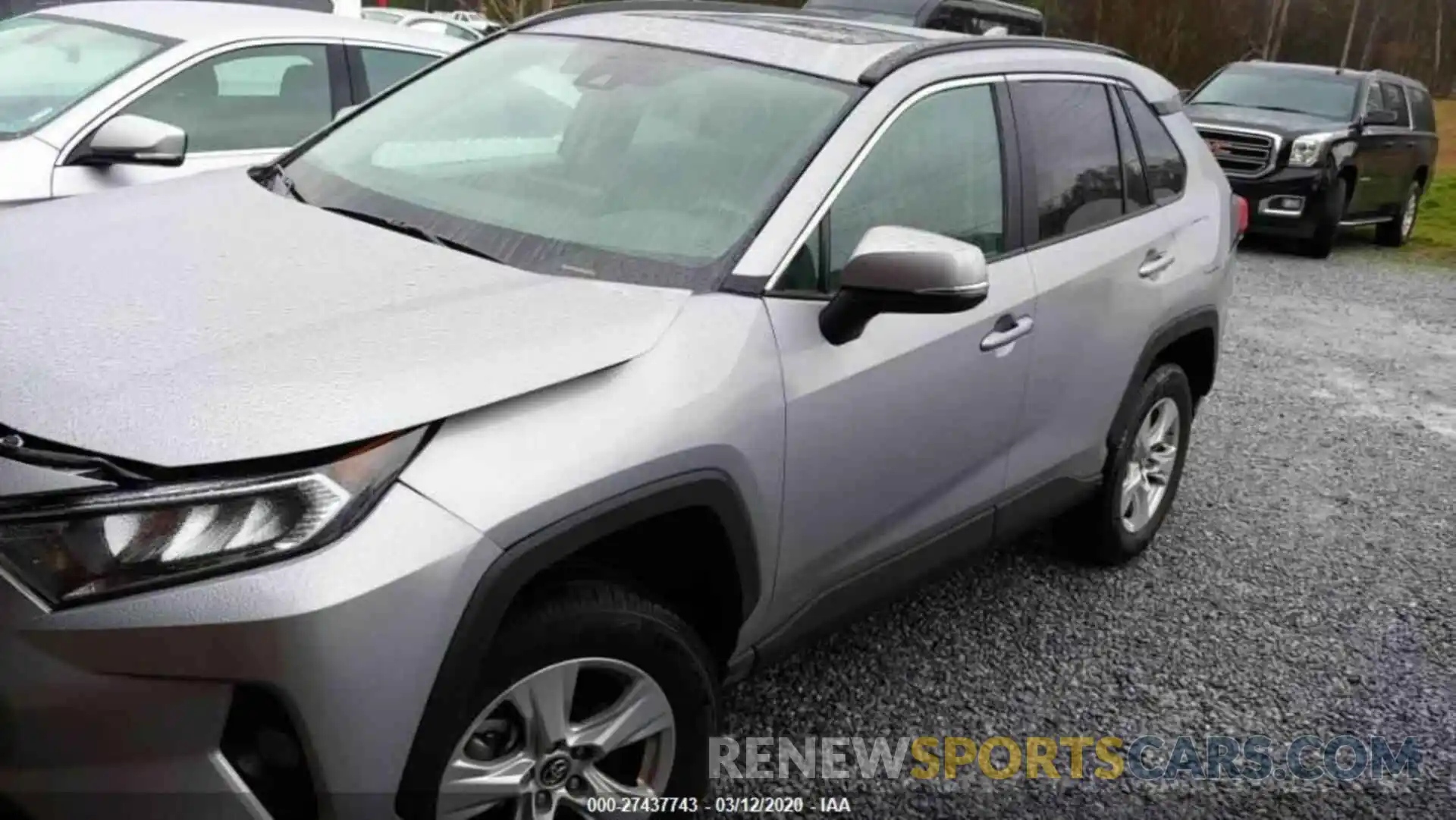 2 Photograph of a damaged car 2T3W1RFV2KW038911 TOYOTA RAV4 2019