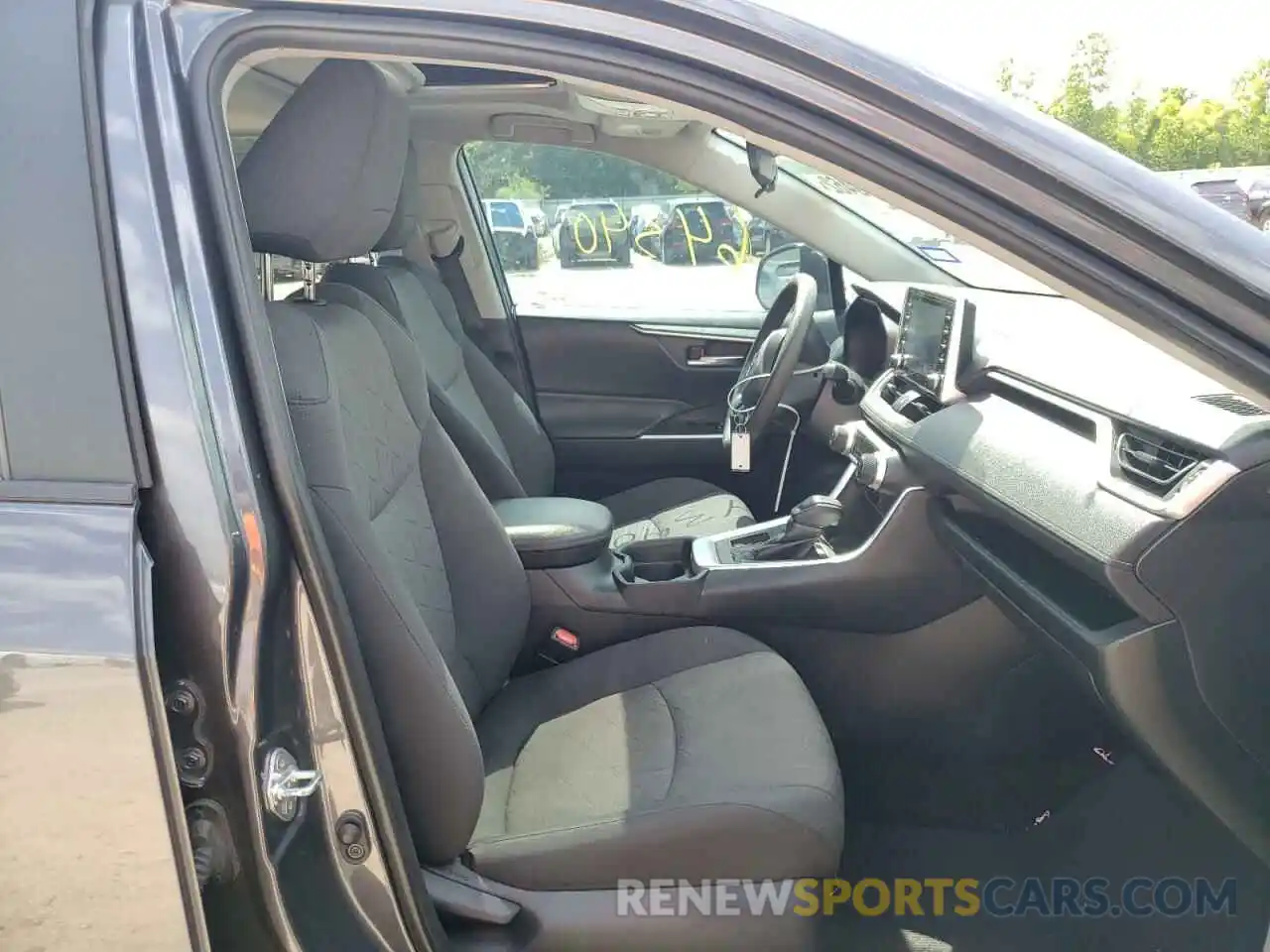 5 Photograph of a damaged car 2T3W1RFV2KW040948 TOYOTA RAV4 2019