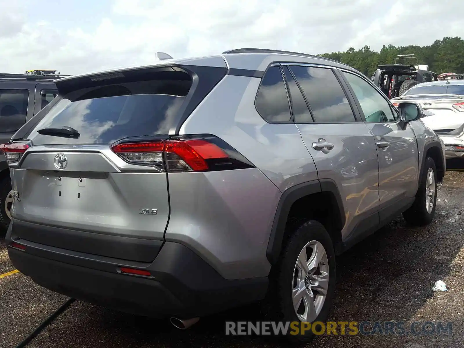 4 Photograph of a damaged car 2T3W1RFV2KW050301 TOYOTA RAV4 2019