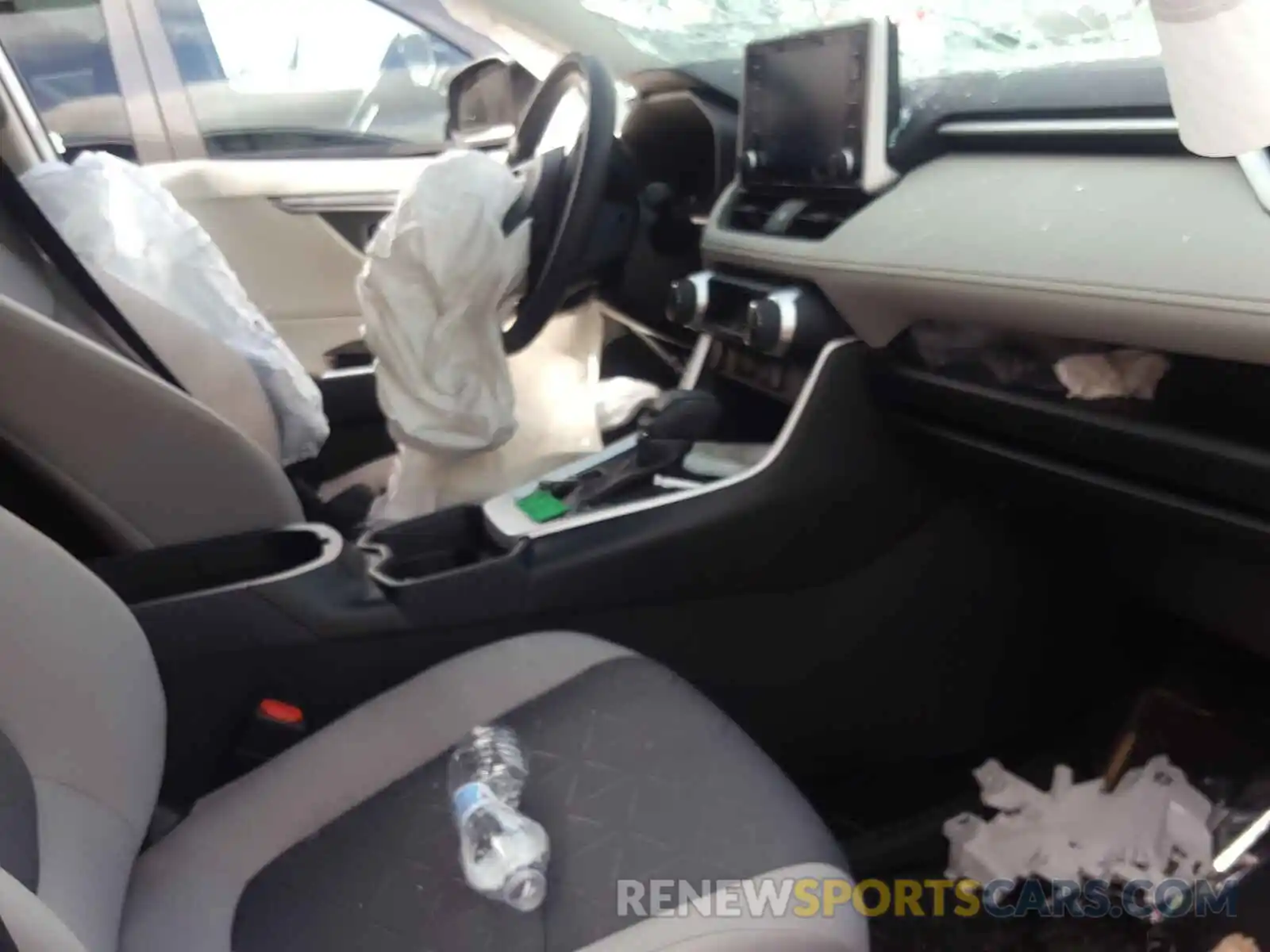 5 Photograph of a damaged car 2T3W1RFV2KW050301 TOYOTA RAV4 2019