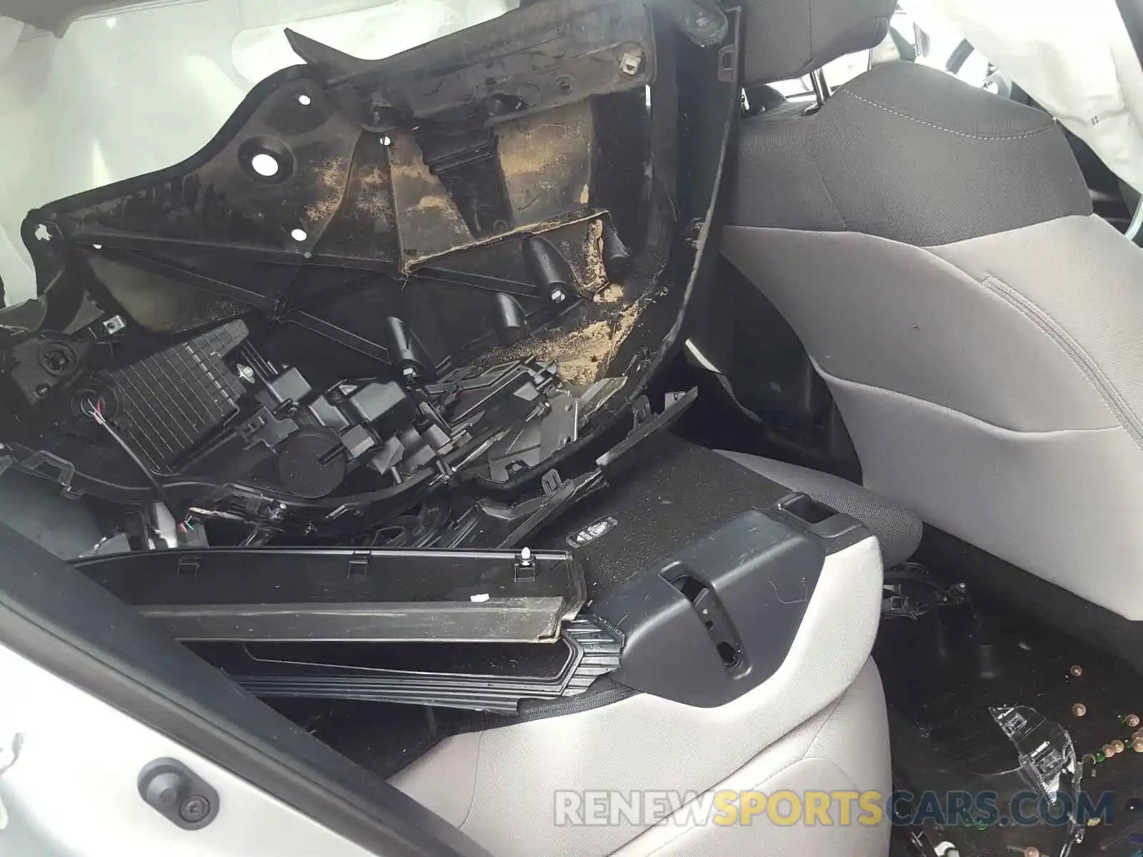 6 Photograph of a damaged car 2T3W1RFV2KW050301 TOYOTA RAV4 2019