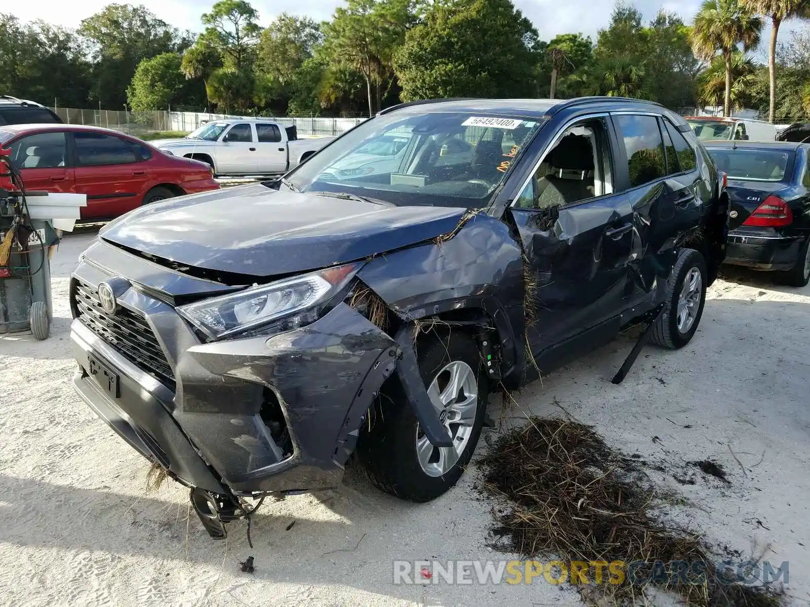 2 Фотография поврежденного автомобиля 2T3W1RFV3KC004946 TOYOTA RAV4 2019