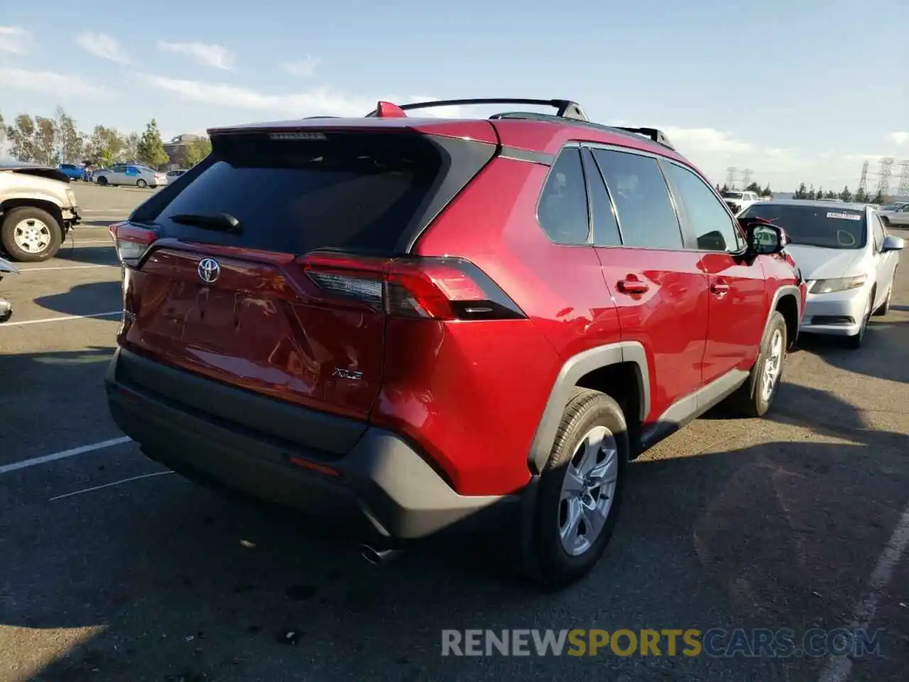 4 Photograph of a damaged car 2T3W1RFV3KC005899 TOYOTA RAV4 2019