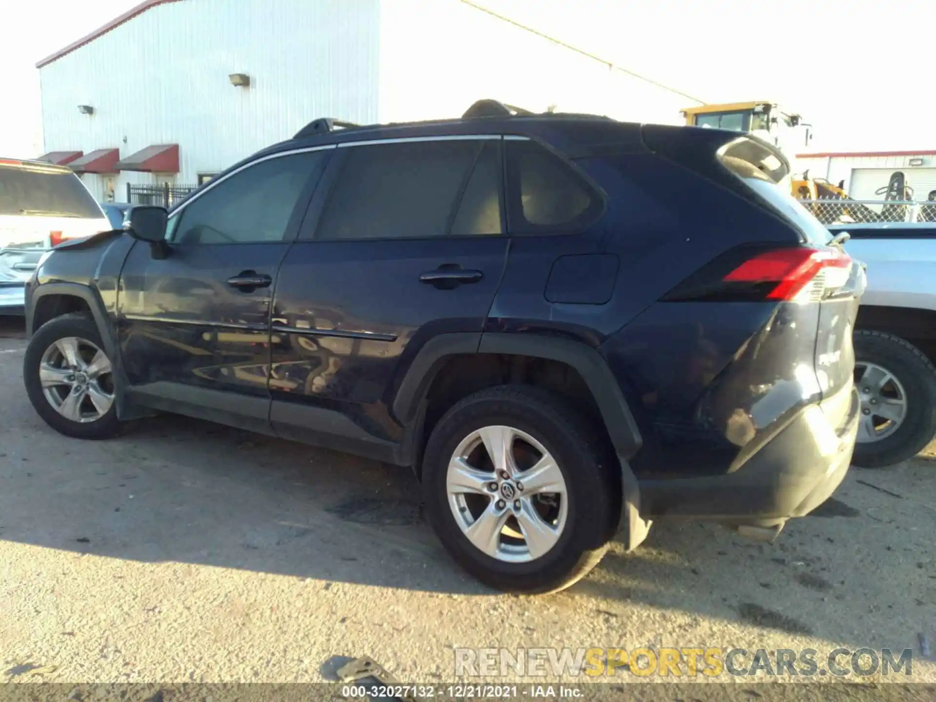 3 Photograph of a damaged car 2T3W1RFV3KC014781 TOYOTA RAV4 2019