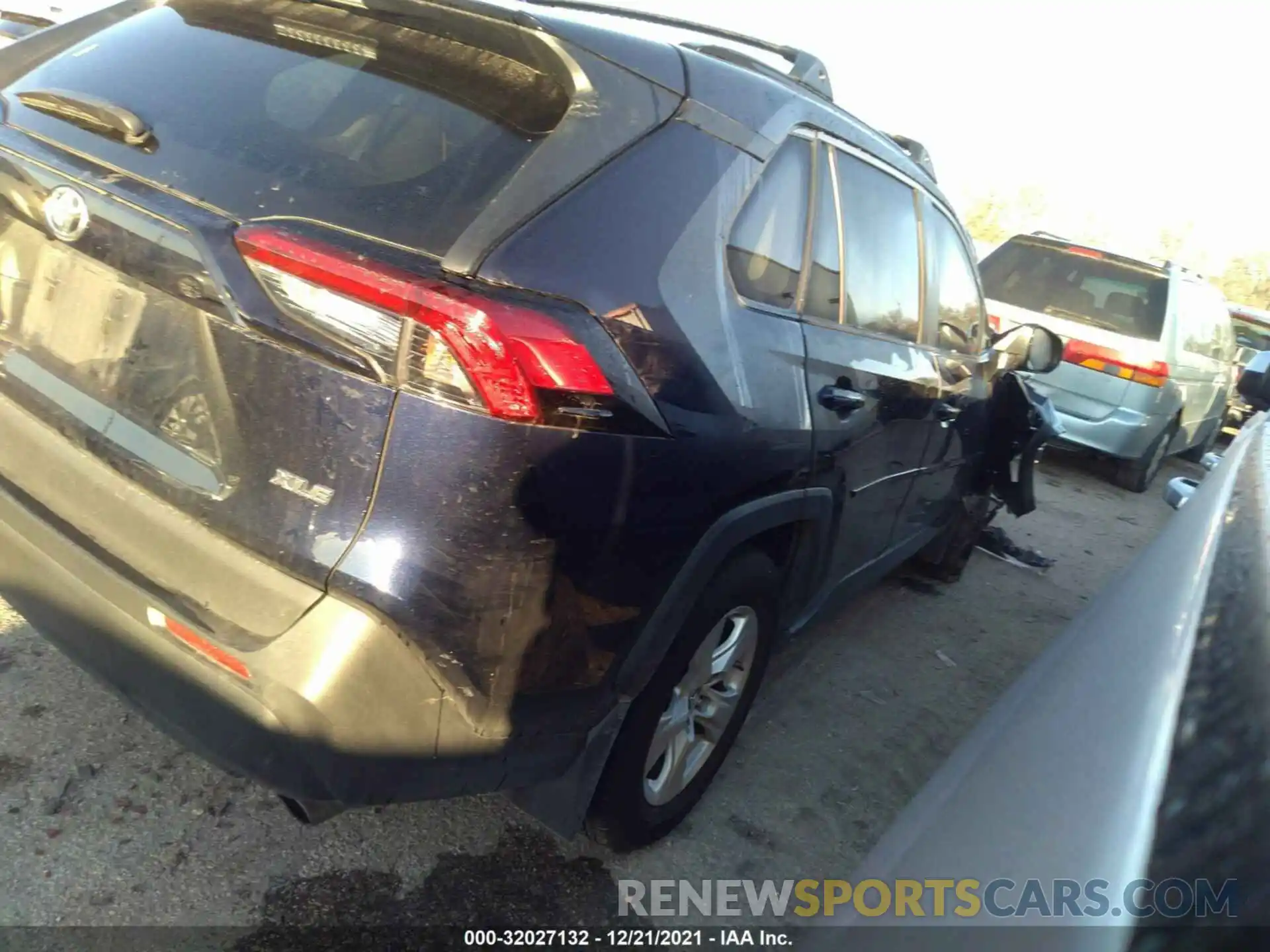 4 Photograph of a damaged car 2T3W1RFV3KC014781 TOYOTA RAV4 2019