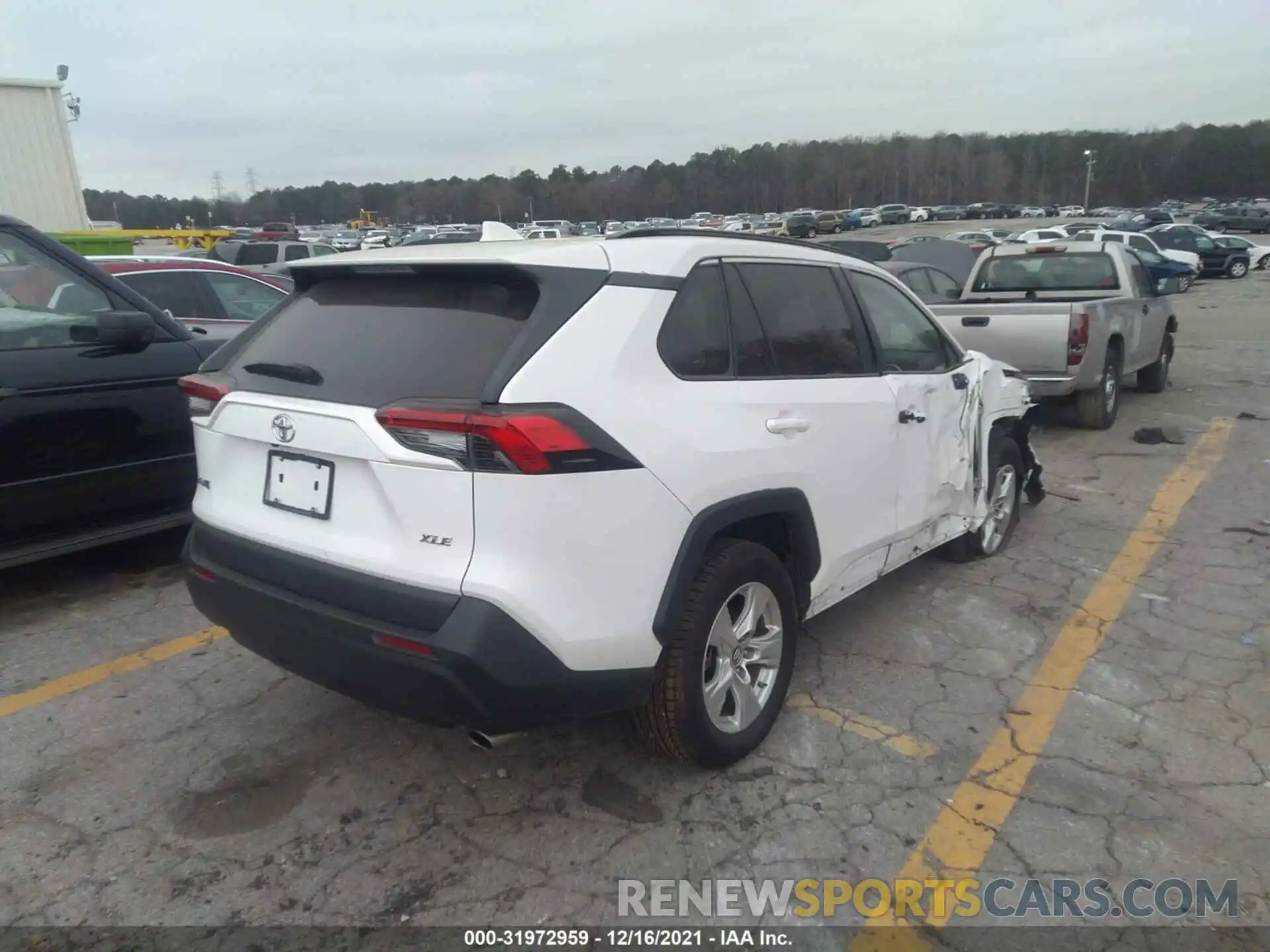 4 Photograph of a damaged car 2T3W1RFV3KC024162 TOYOTA RAV4 2019