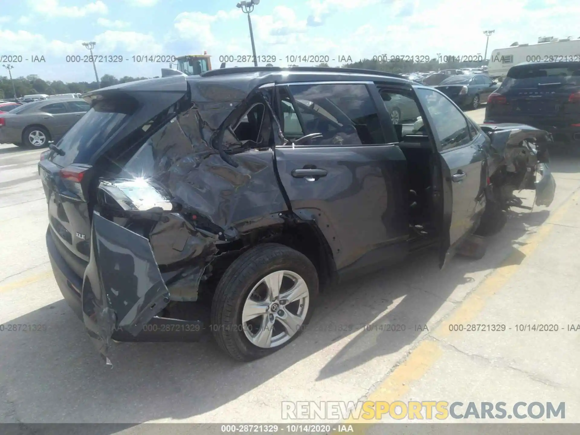 4 Photograph of a damaged car 2T3W1RFV3KC024632 TOYOTA RAV4 2019