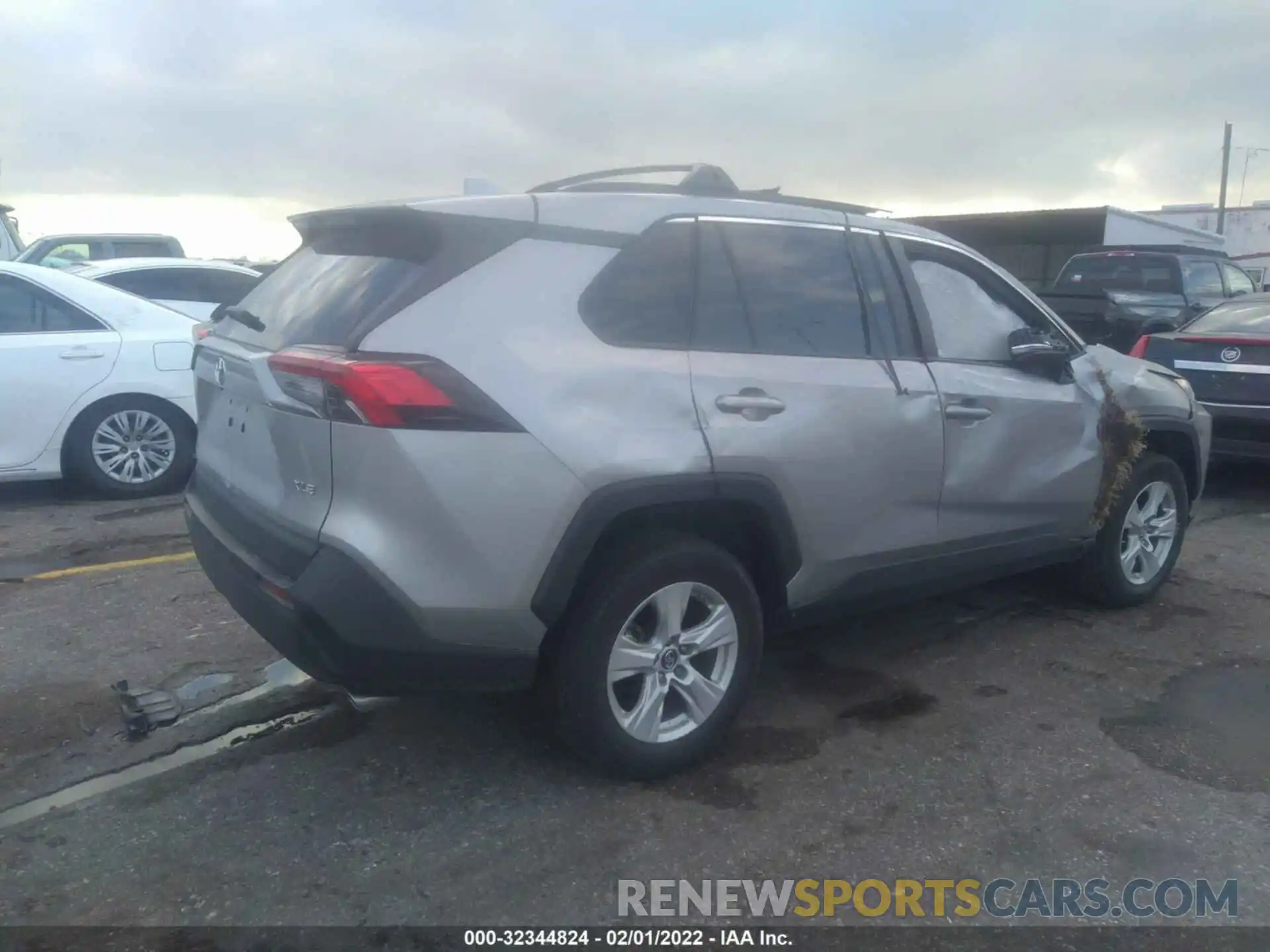 4 Photograph of a damaged car 2T3W1RFV3KC025392 TOYOTA RAV4 2019