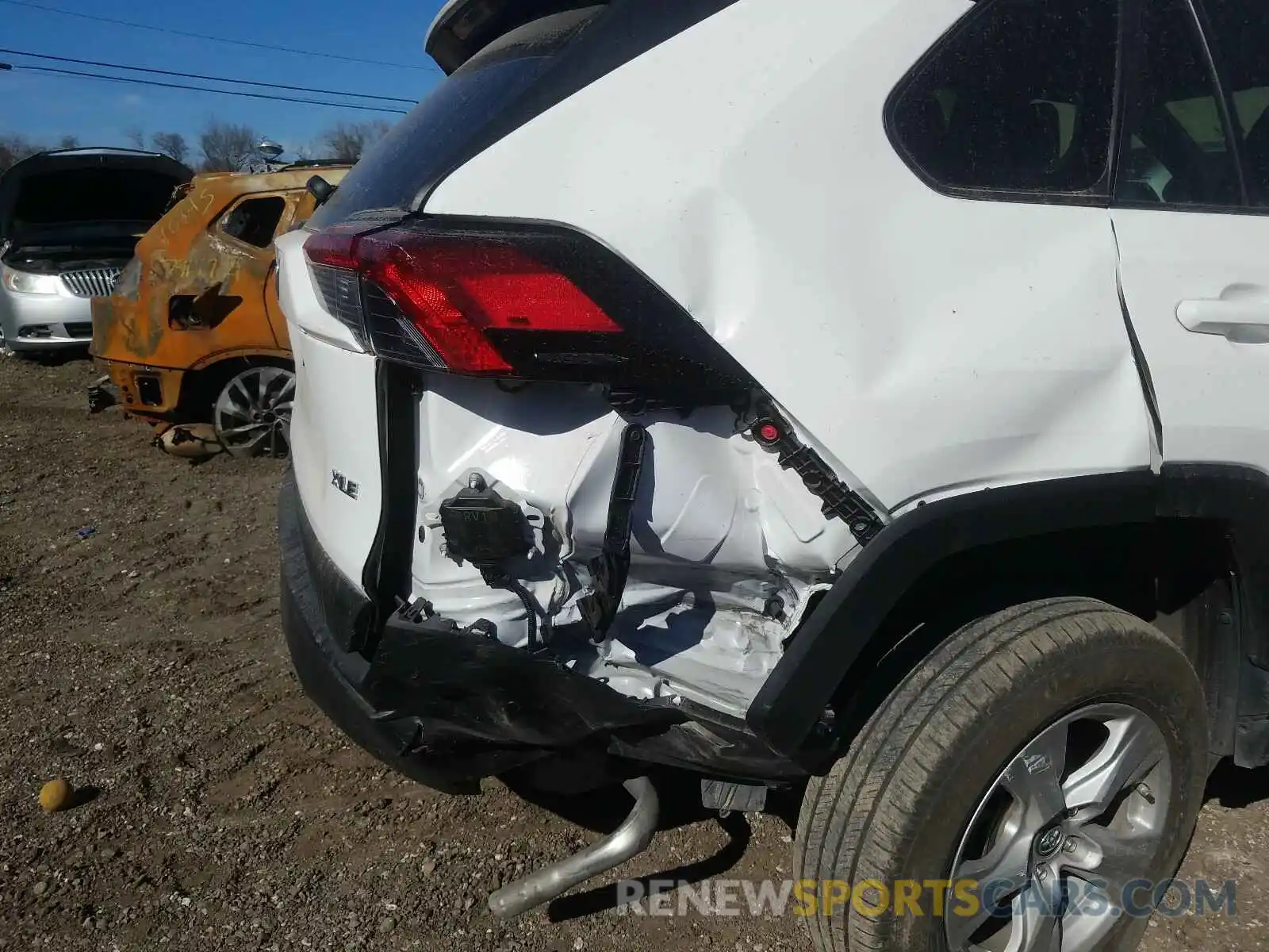 9 Photograph of a damaged car 2T3W1RFV3KC025425 TOYOTA RAV4 2019