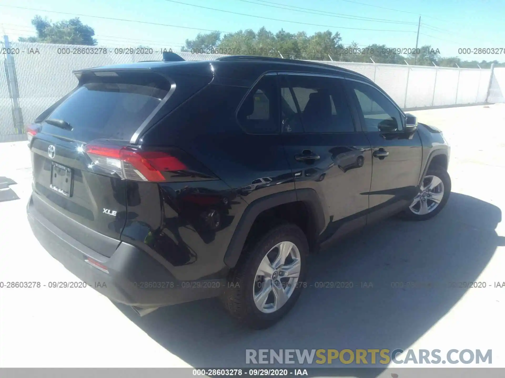 4 Photograph of a damaged car 2T3W1RFV3KC028728 TOYOTA RAV4 2019