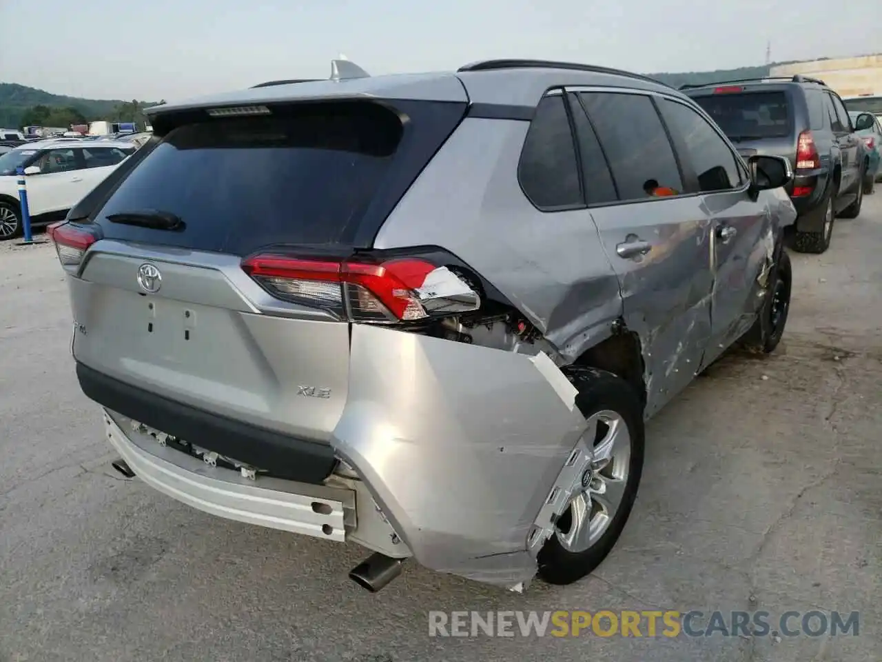 4 Photograph of a damaged car 2T3W1RFV3KC030771 TOYOTA RAV4 2019