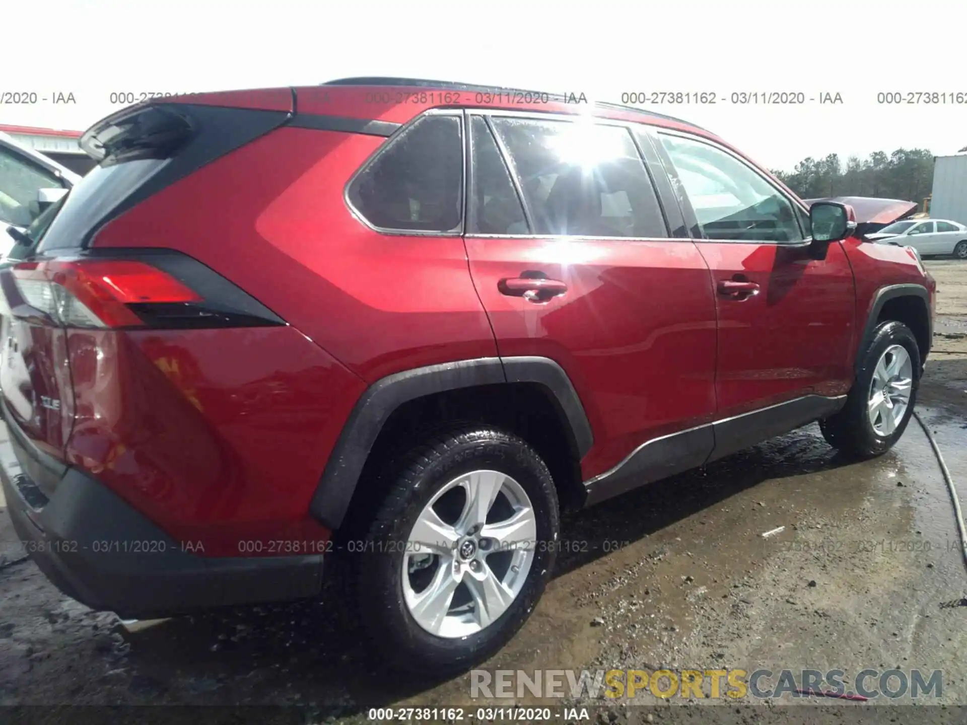 4 Photograph of a damaged car 2T3W1RFV3KW003424 TOYOTA RAV4 2019