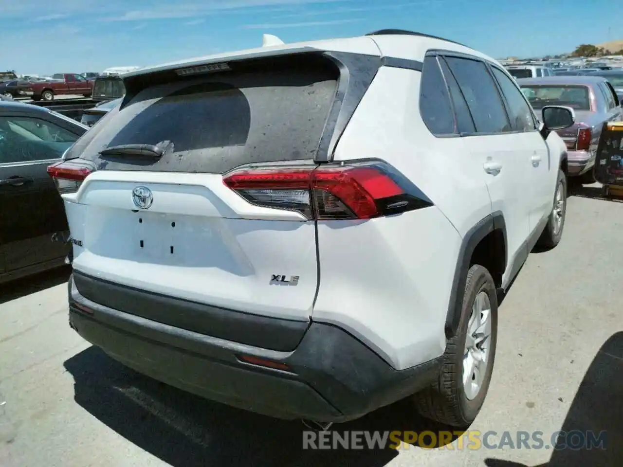 4 Photograph of a damaged car 2T3W1RFV3KW003746 TOYOTA RAV4 2019