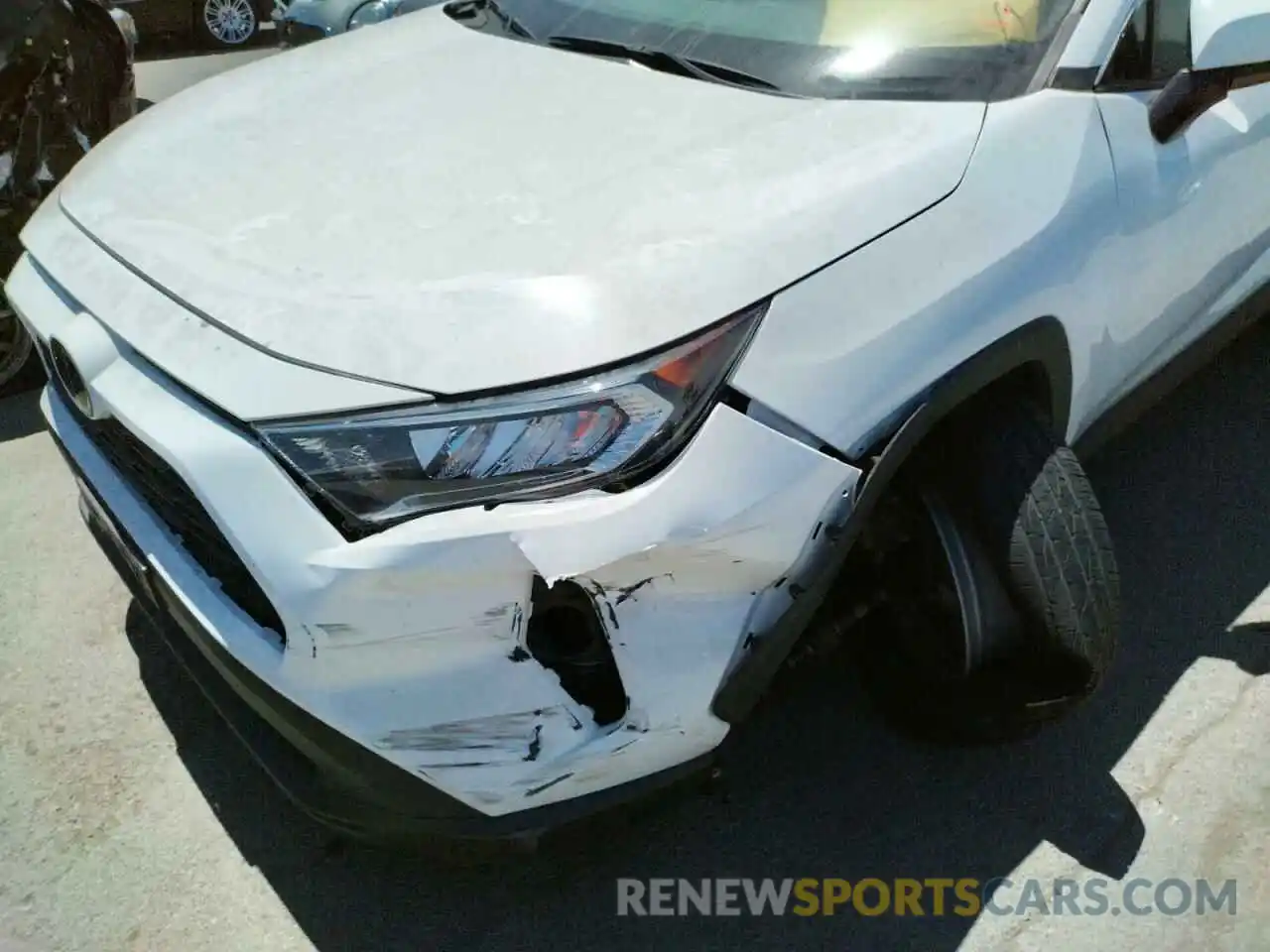 9 Photograph of a damaged car 2T3W1RFV3KW003746 TOYOTA RAV4 2019