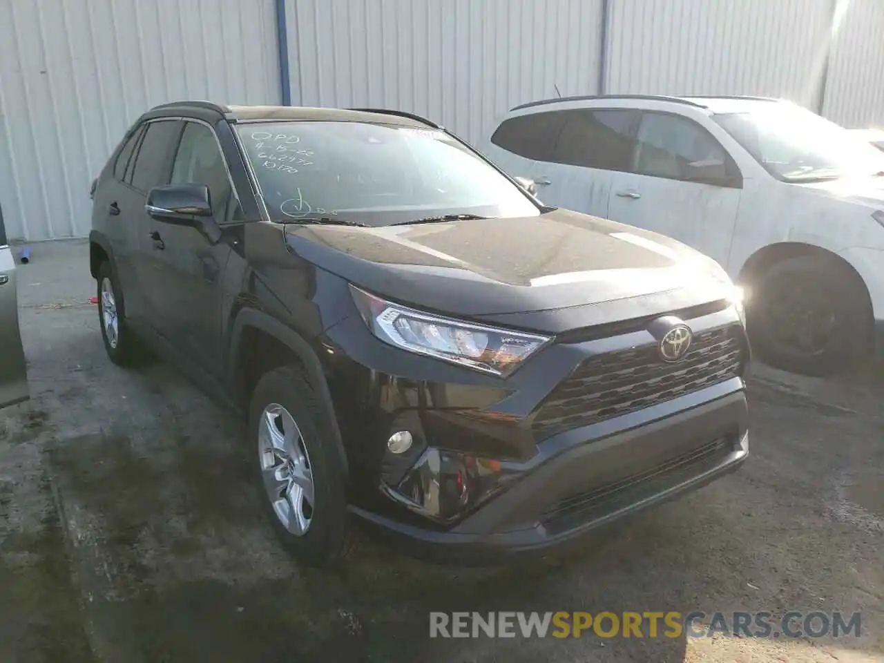 1 Photograph of a damaged car 2T3W1RFV3KW003827 TOYOTA RAV4 2019