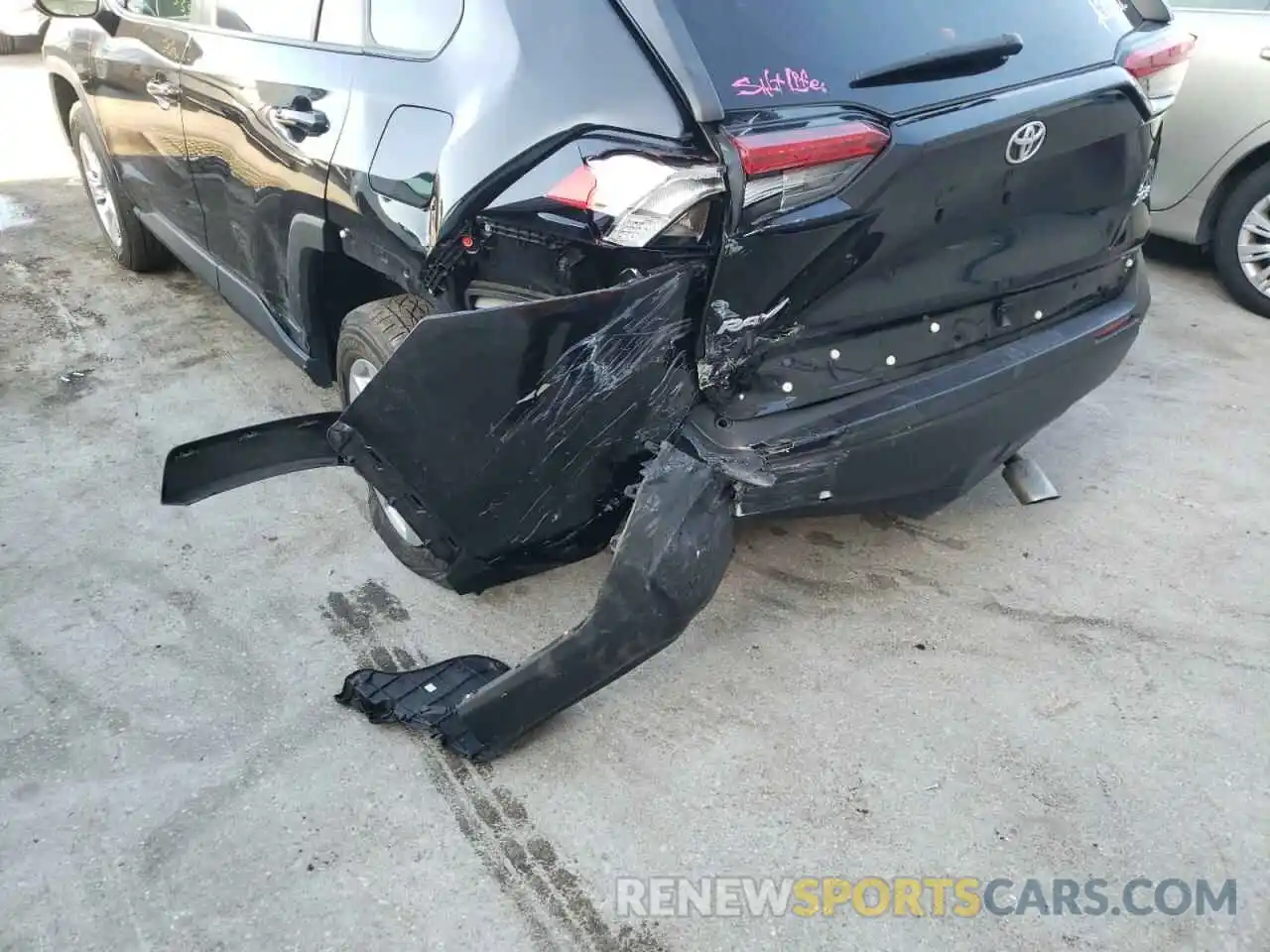 9 Photograph of a damaged car 2T3W1RFV3KW003827 TOYOTA RAV4 2019