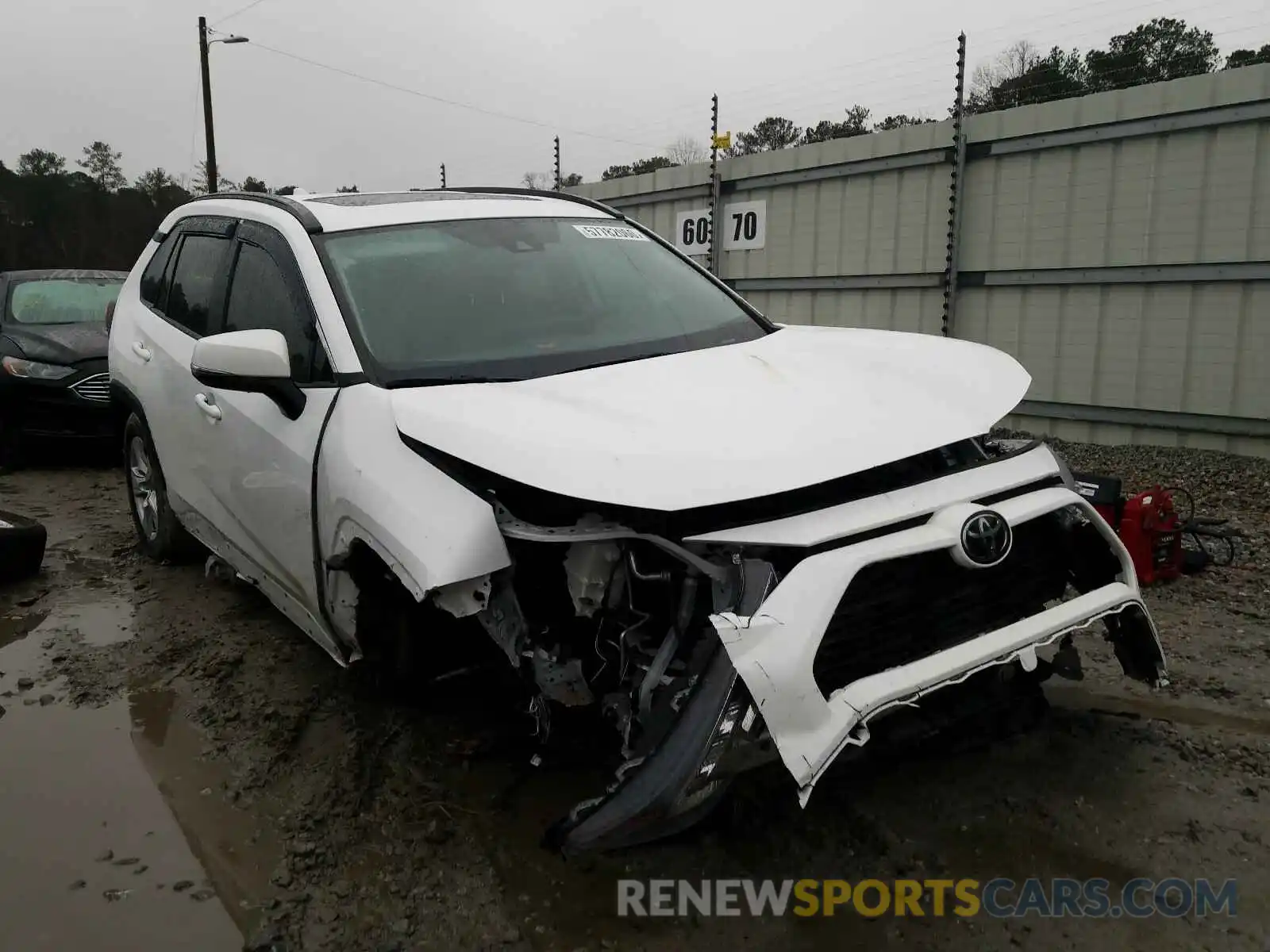 1 Photograph of a damaged car 2T3W1RFV3KW007487 TOYOTA RAV4 2019