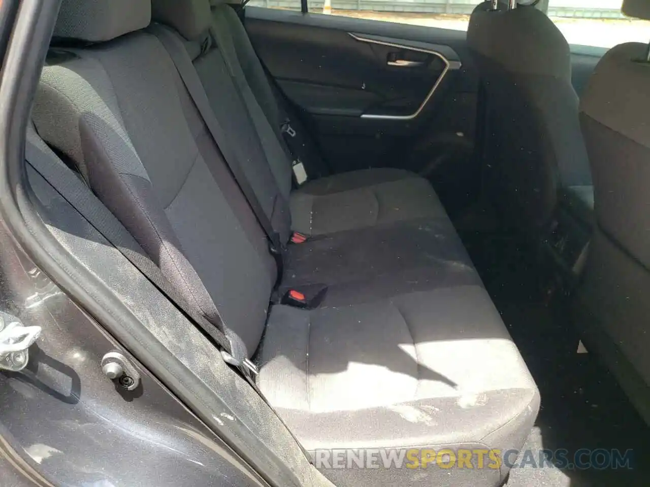 6 Photograph of a damaged car 2T3W1RFV3KW010664 TOYOTA RAV4 2019