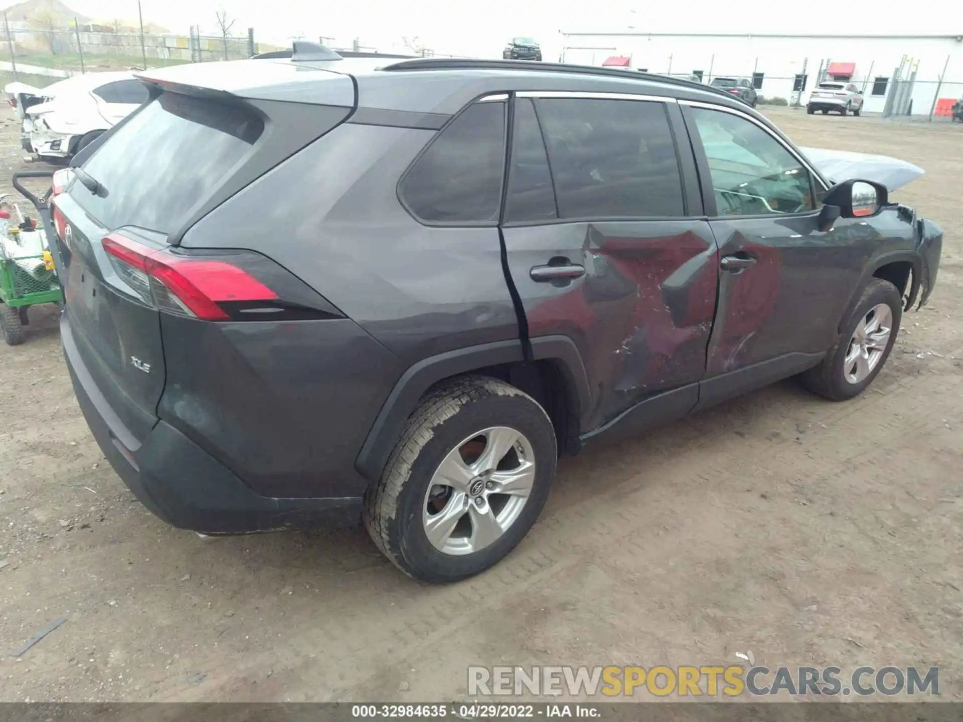 4 Photograph of a damaged car 2T3W1RFV3KW013001 TOYOTA RAV4 2019