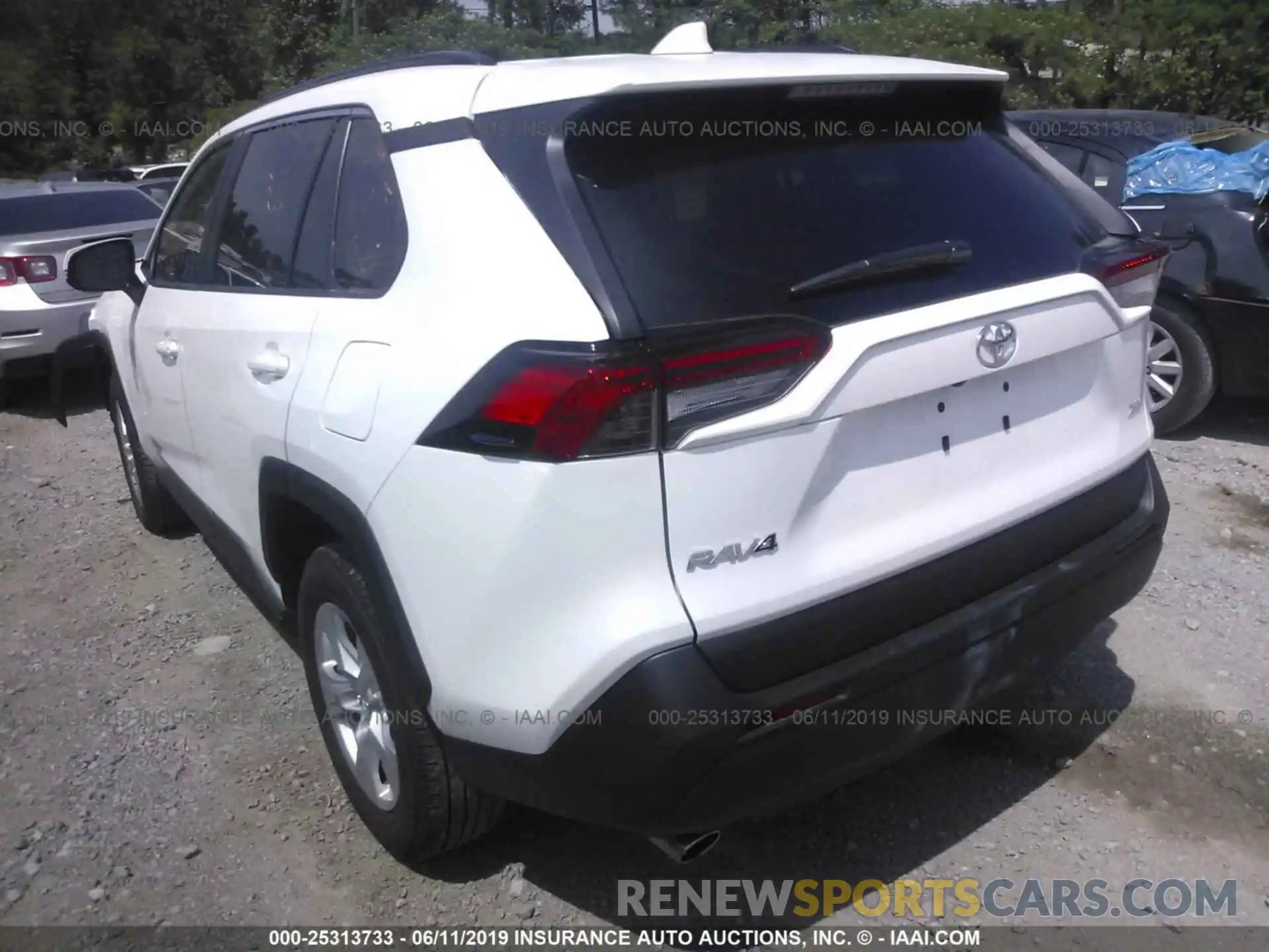 3 Photograph of a damaged car 2T3W1RFV3KW018764 TOYOTA RAV4 2019