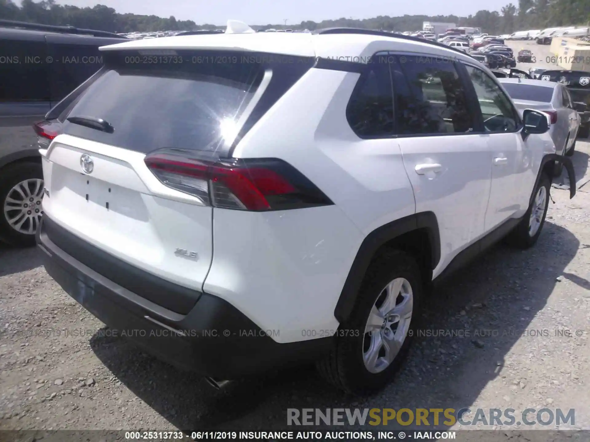 4 Photograph of a damaged car 2T3W1RFV3KW018764 TOYOTA RAV4 2019