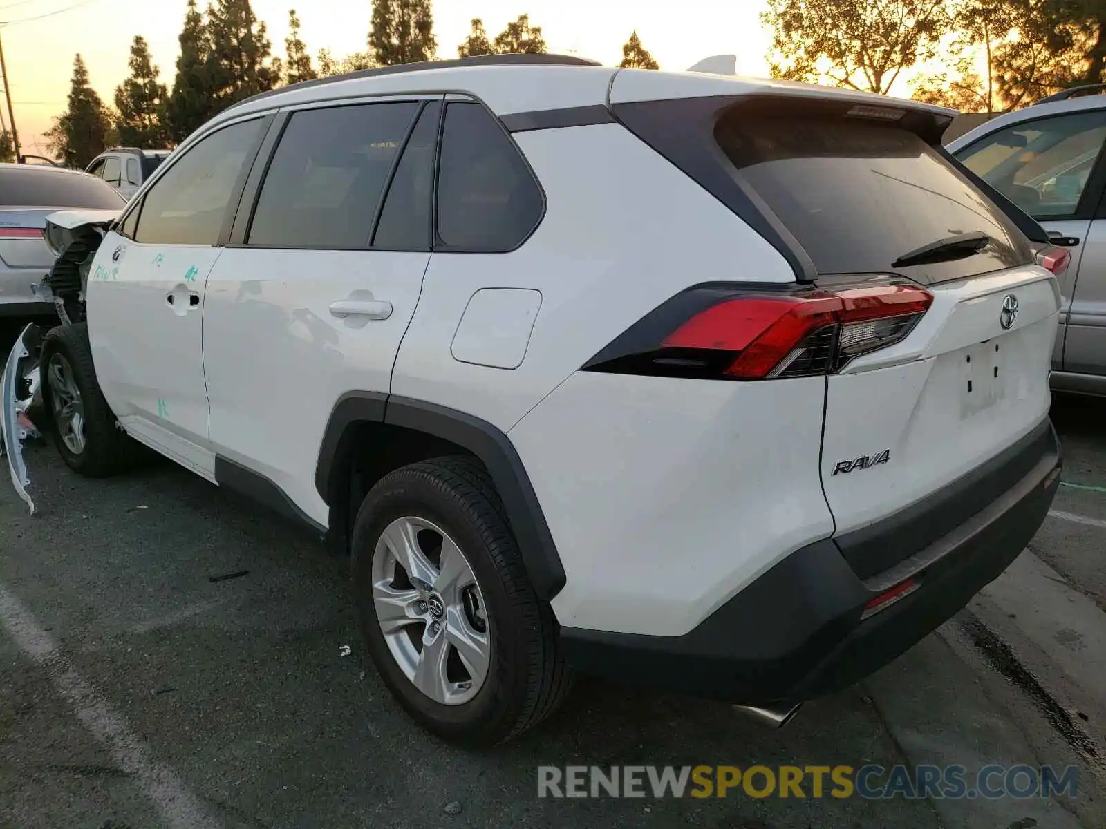 3 Photograph of a damaged car 2T3W1RFV3KW023205 TOYOTA RAV4 2019