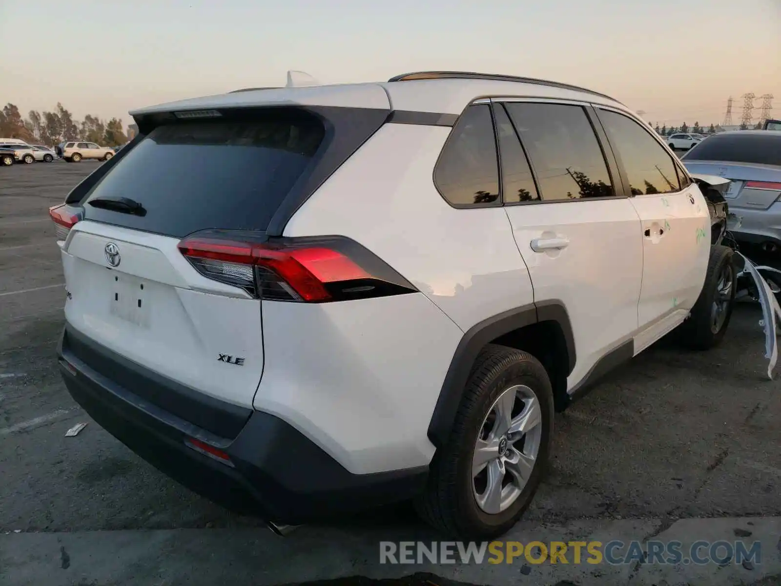 4 Photograph of a damaged car 2T3W1RFV3KW023205 TOYOTA RAV4 2019