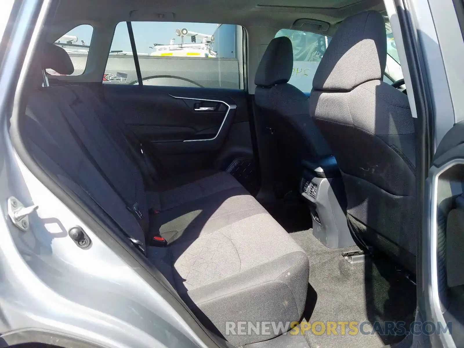 6 Photograph of a damaged car 2T3W1RFV3KW029294 TOYOTA RAV4 2019