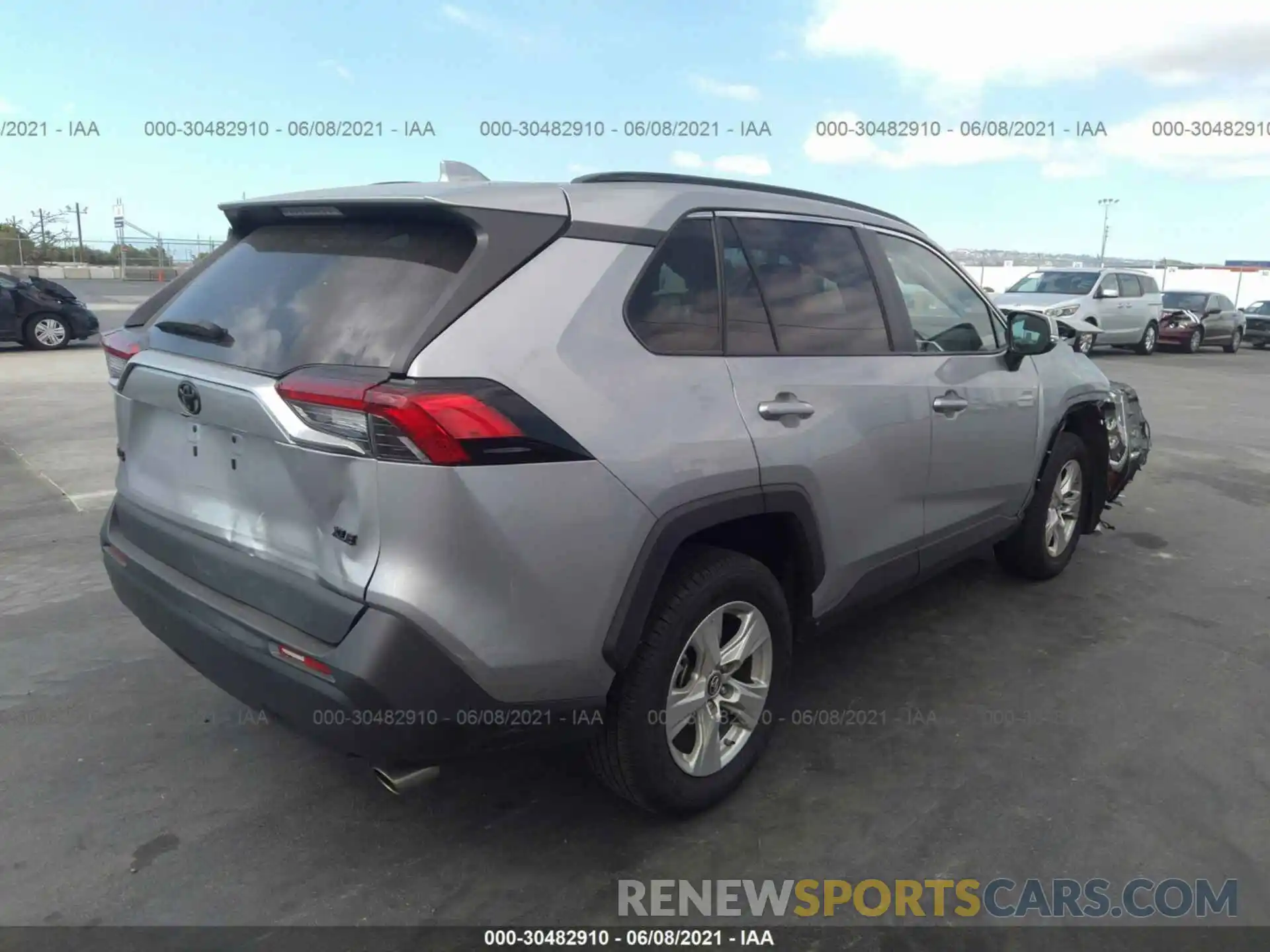 4 Photograph of a damaged car 2T3W1RFV3KW030526 TOYOTA RAV4 2019