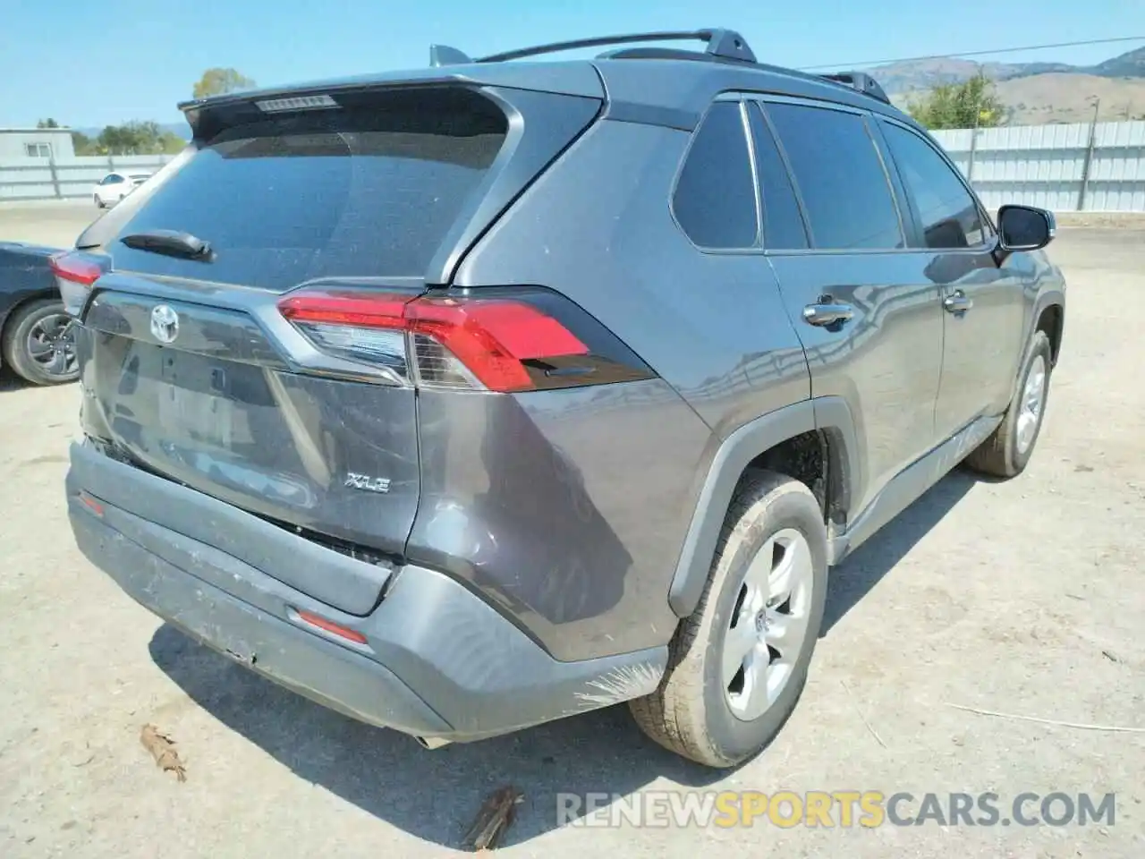 4 Photograph of a damaged car 2T3W1RFV3KW031515 TOYOTA RAV4 2019