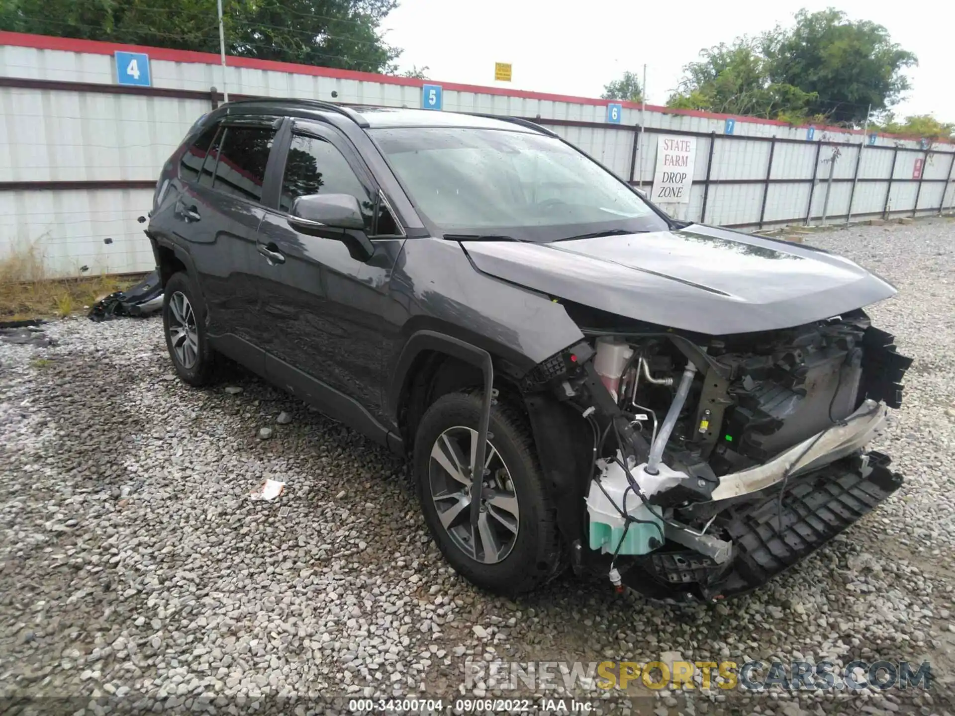 1 Photograph of a damaged car 2T3W1RFV3KW041557 TOYOTA RAV4 2019