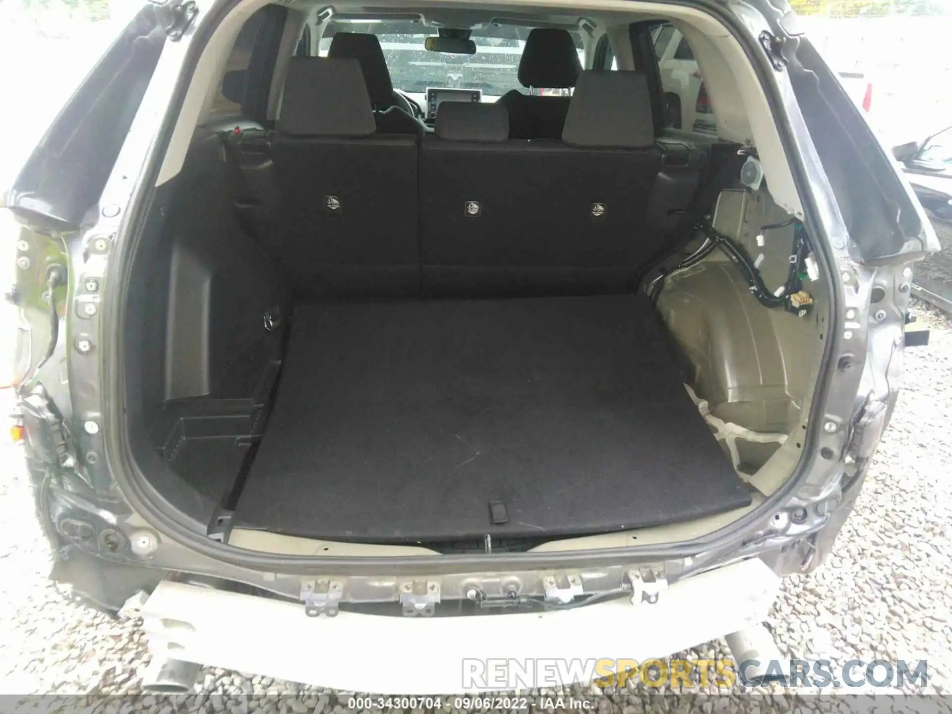 8 Photograph of a damaged car 2T3W1RFV3KW041557 TOYOTA RAV4 2019